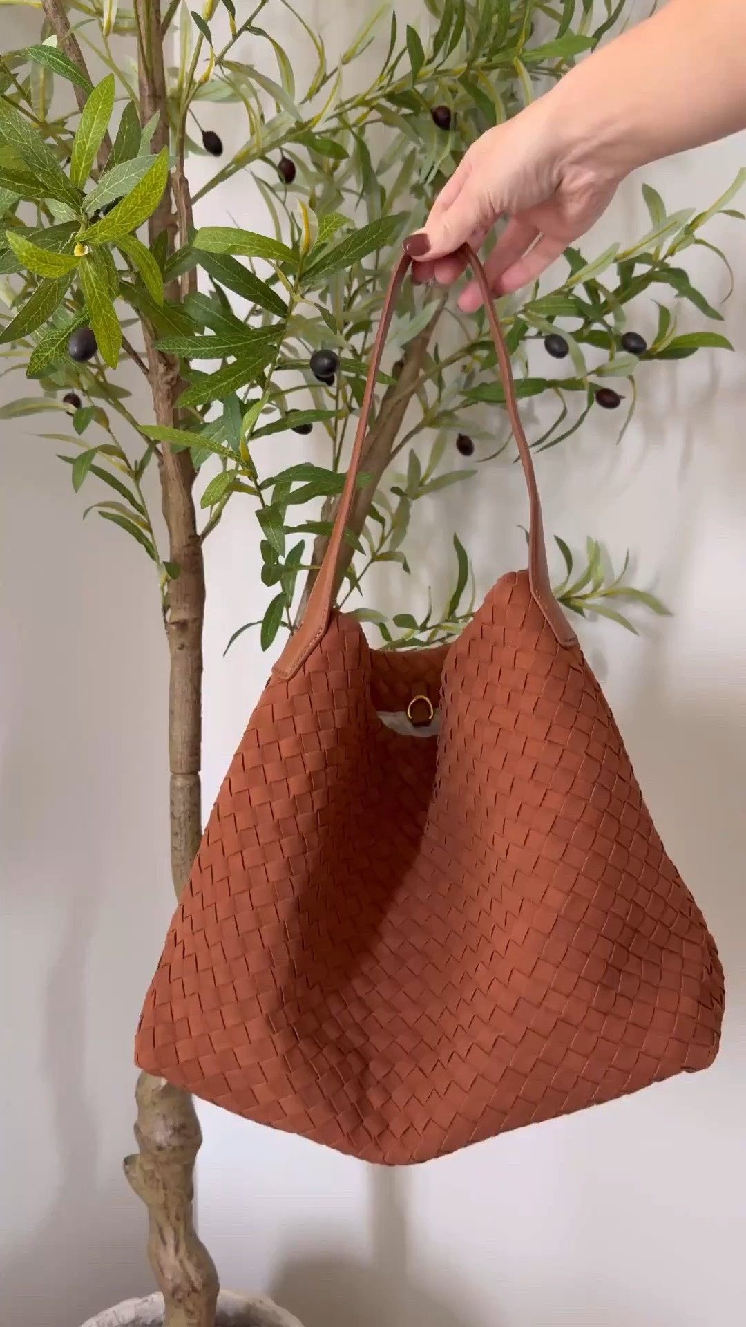 The most beautiful fall bag! The quality is incredible and it comes in a ton of colors. It’s an Amazon find!



#LTKItBag #LTKFindsUnder100