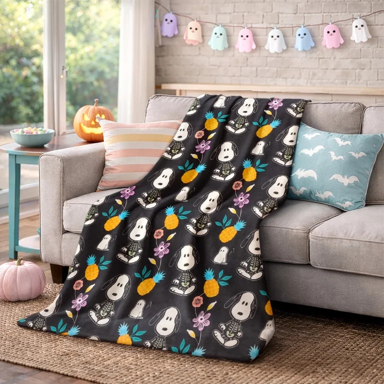 Peanuts Snoopy Summerween Silky Soft Plush Oversized Throw Blanket, 50 x 70 | Walmart (US)