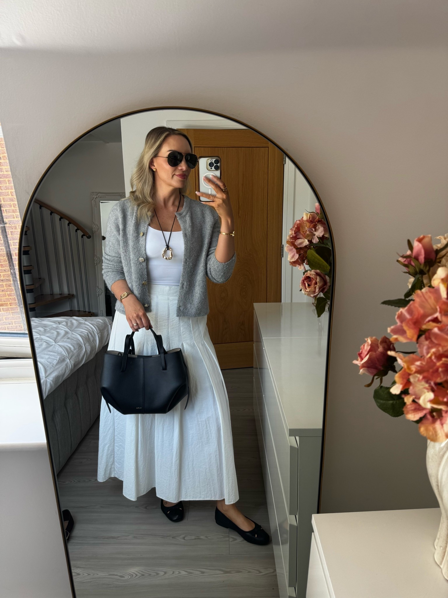 A cute smart casual spring outfit idea 🤍🖤🩶

#LTKbag #LTKstyletip #LTKspring