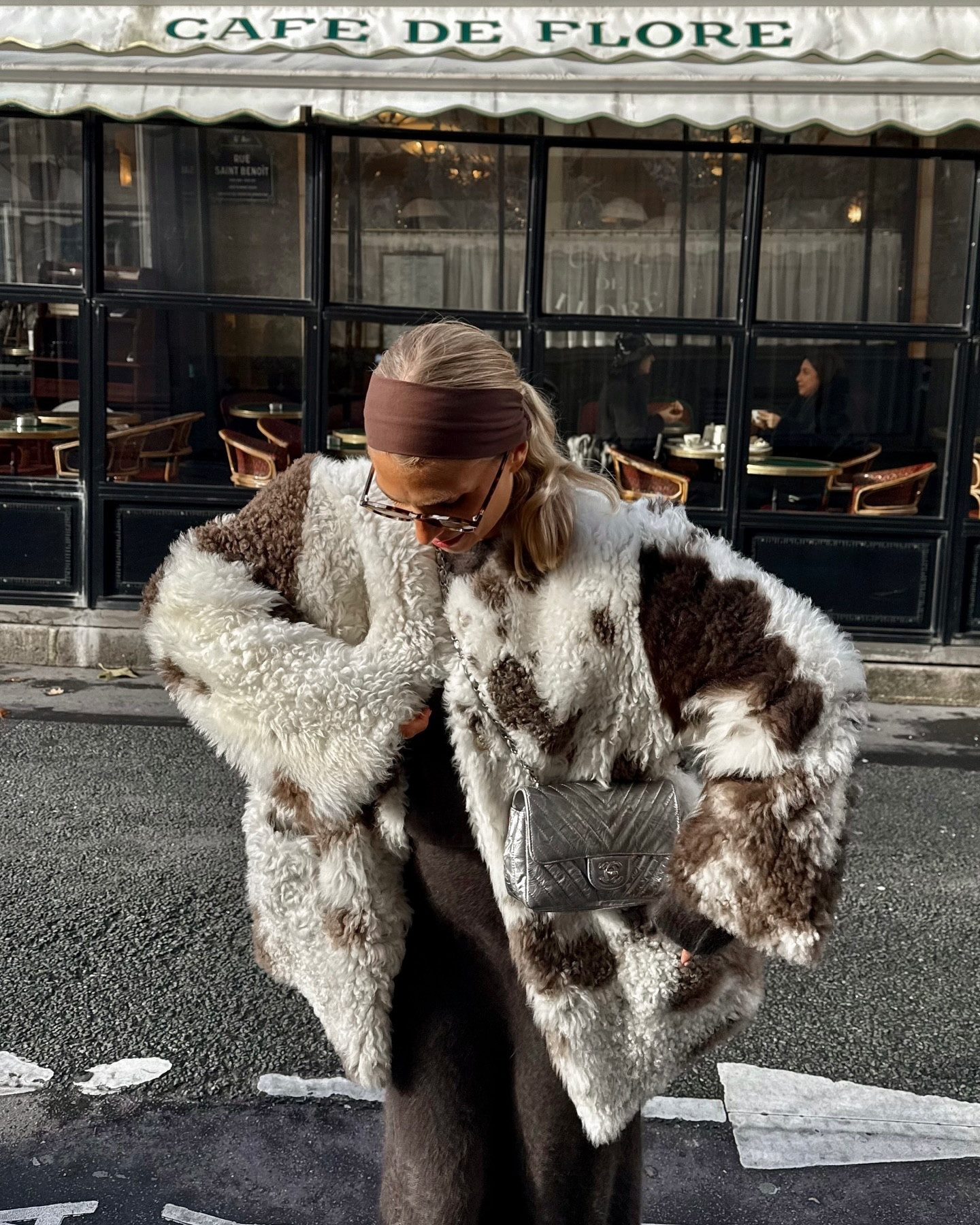 Faux fur & cashmere outfits on repeat for the cold days ⛄️❄️✨
Who else is going strong on their layering game? 🧸 Also hot coffee dates at café de Flore are always a good idea 🥐☕️

#fauxfur #cowprint #ootd #winteroutfit #winterfashion #parisianstreetstyle #streetstyle #outfitinspo #fauxfurcoat #outfitinspo #outfitideas #lookdujour