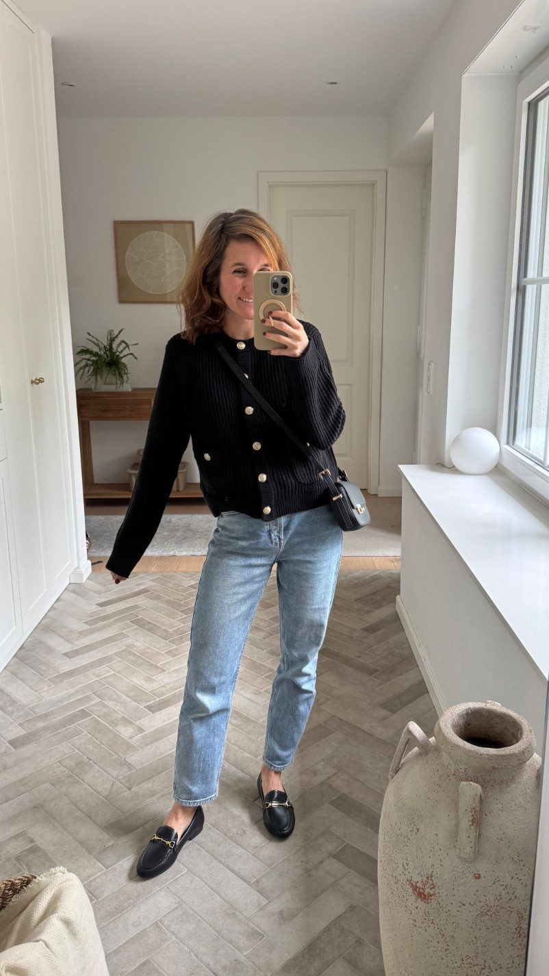 Hab mir zum ersten Mal Loafer bestellt - was denkt ihr? Machen jedes Outfit chic und ist praktisch ohne Absätze! Dazu noch ein gemütlicher Cardigan und meine liebste Mom Jeans in Größe 27 und Länge 30 bei 163cm 🖤 

#LTKstyletip #LTKautumn #LTKdeutschland