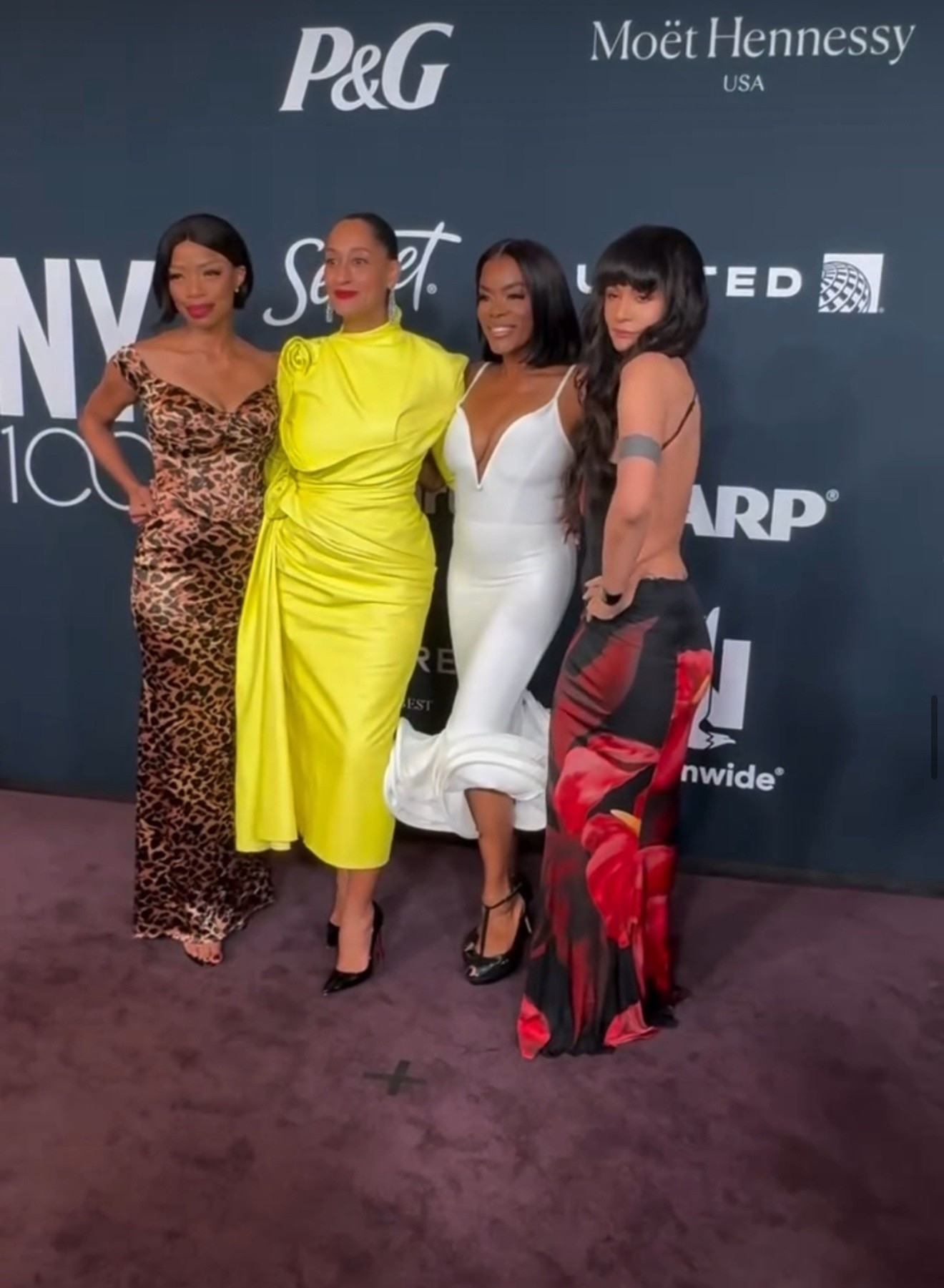 The cast of #girlfriends reunited at the #ebonypower100 gala, with @itsmejillmarie in a $1,008 @newarrivals.co Shakti Dress in Brown, @traceeellisross in a @muglerofficial Spring 2026 dress, and @misspersiawhite in a $798 Mabel dress by @retrofete . Stay tuned for details on @therealgolden47 ‘s dress. Until then, hot! Or Hmm..?
Find a link to purchase in our bio. 
🎥 @ebonymagazine #traceeellisross #traceeellisrossfbd #jillmariejones #jillmariejonesfbd