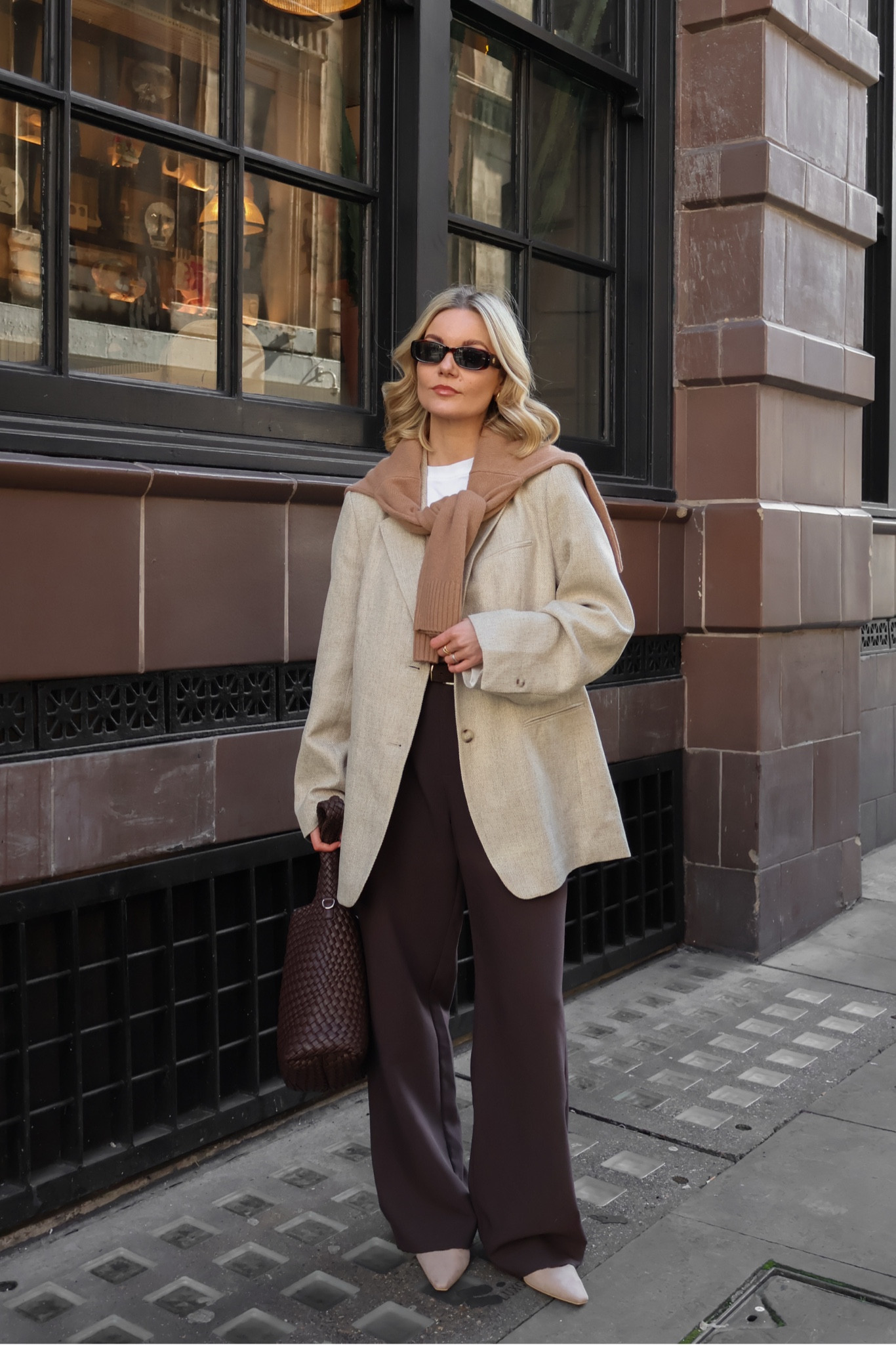 A sunny day in the city 🤎 #transitionalstyle #springstyle #ootd #neutralstyle 

#LTKspring #LTKeurope