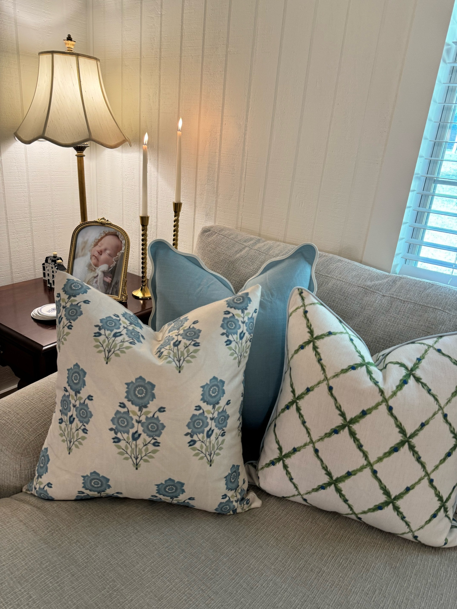 Living room/pillow details & links!😍

#LTKFamily #LTKHome #LTKSaleAlert