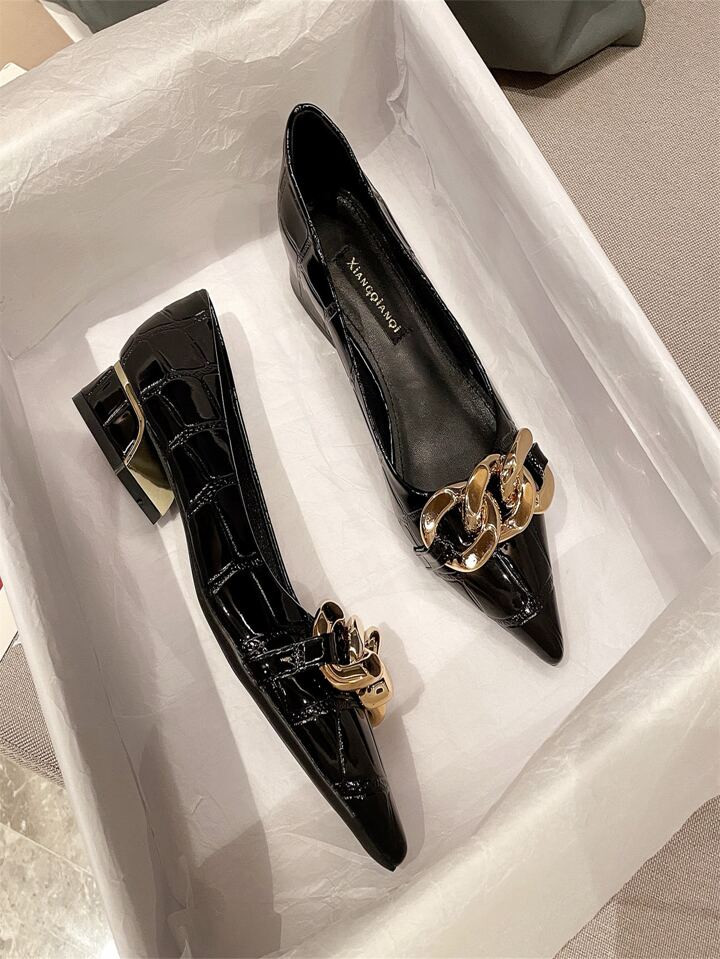 Women Chain Decor Crocodile Embossed Flats, Punk Point Toe Flat Shoes | SHEIN