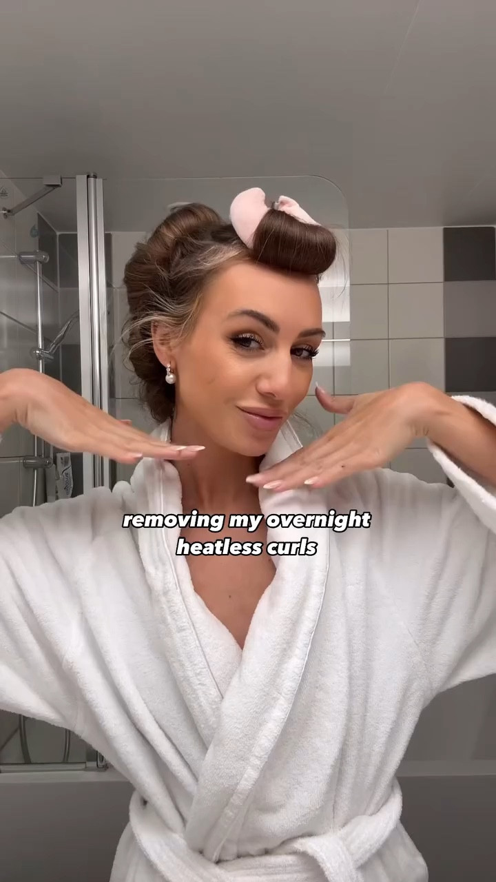 I don’t know how I ever survived before discovering heatless curls! It saves me so much time in the morning ✨ I must give @the.princess.mini all the credit for introducing me to them 💕