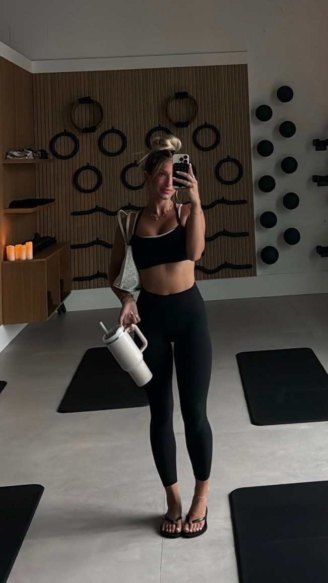 white bra: amazon
black bra: lululemon
leggings: lululemon
bag: goyard
cup: stanley
🖤🤍

#LTKFindsUnder50 #LTKActive #LTKStyleTip