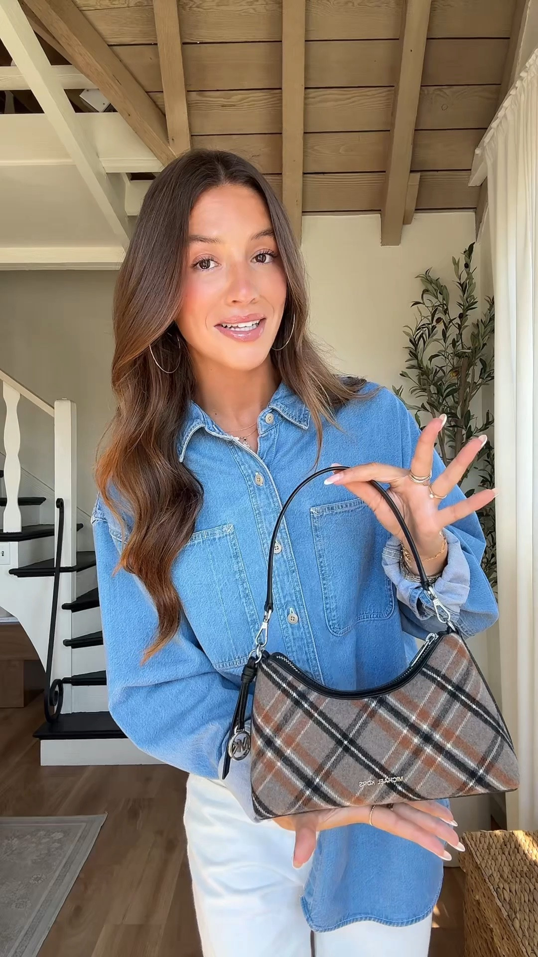 Accessories make an outfit and here is how I styled the Sammy Small Plaid Print Wool Blend Convertible Crossbody Bag. Shop for yours at @michaelkors-us #MKpartner #michaelkors