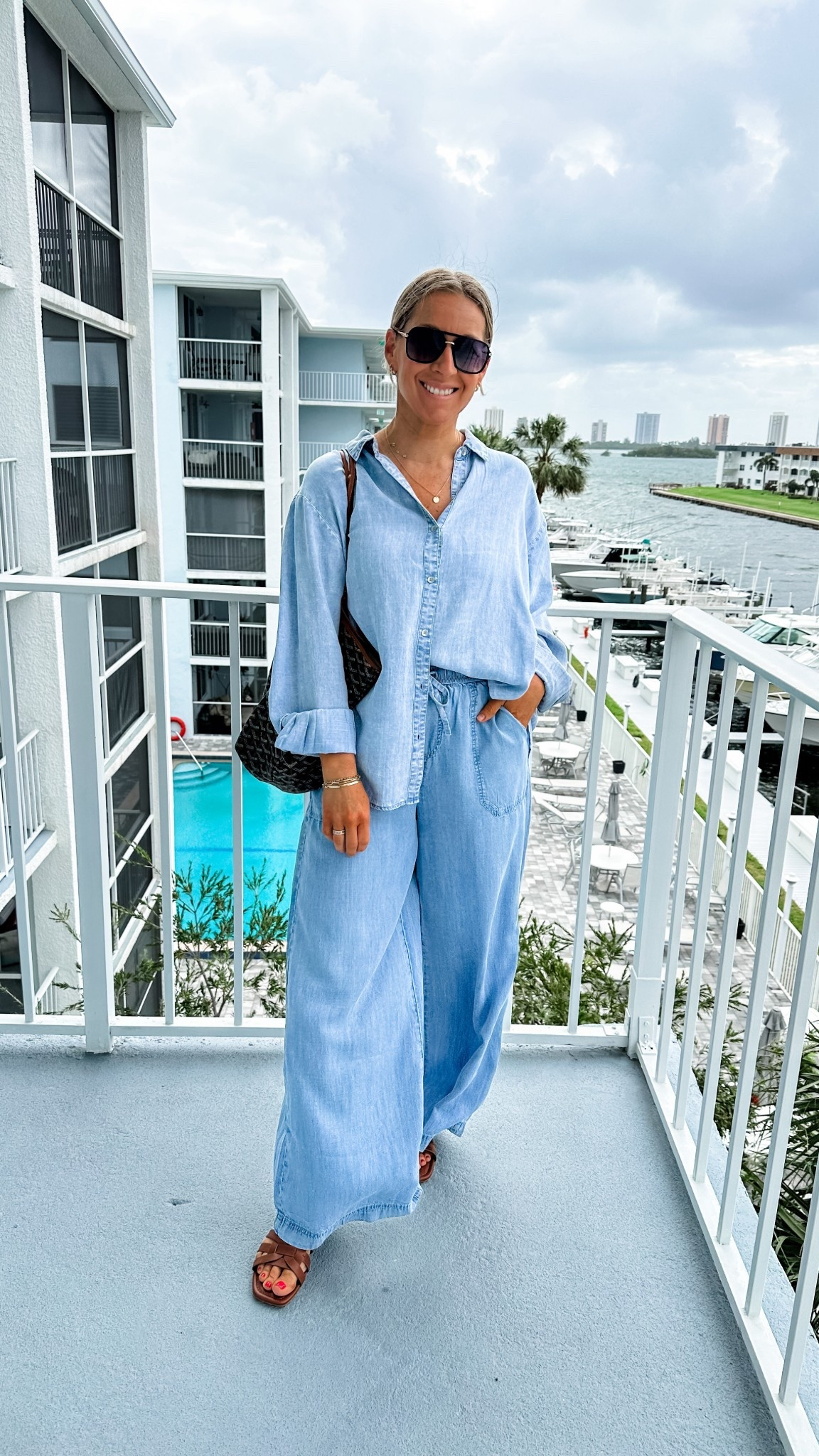 Last day for the friends and famoly sale! Grab this set while it’s discounted bc it’s pricier but sooooooo worth it! I just wore it all around looking at houses and it’s comfy, easy breezy like your in pjs! I’m in mediums! Use code FAMLOVE 

#LTKootd #LTKdayinmylife #LTKSaleAlert