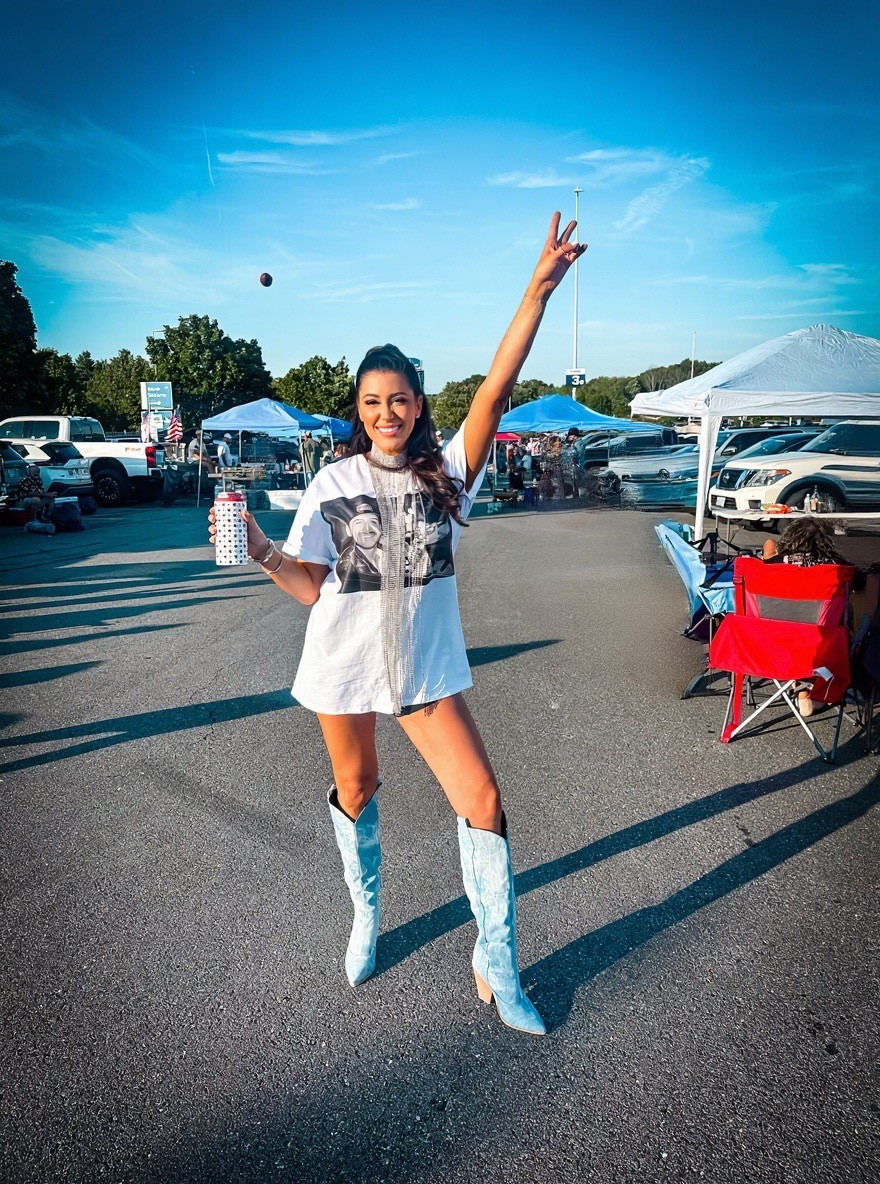 Long Live Cowgirls 🎶
#morganwallen

#LTKParties #LTKFindsUnder100 #LTKStyleTip