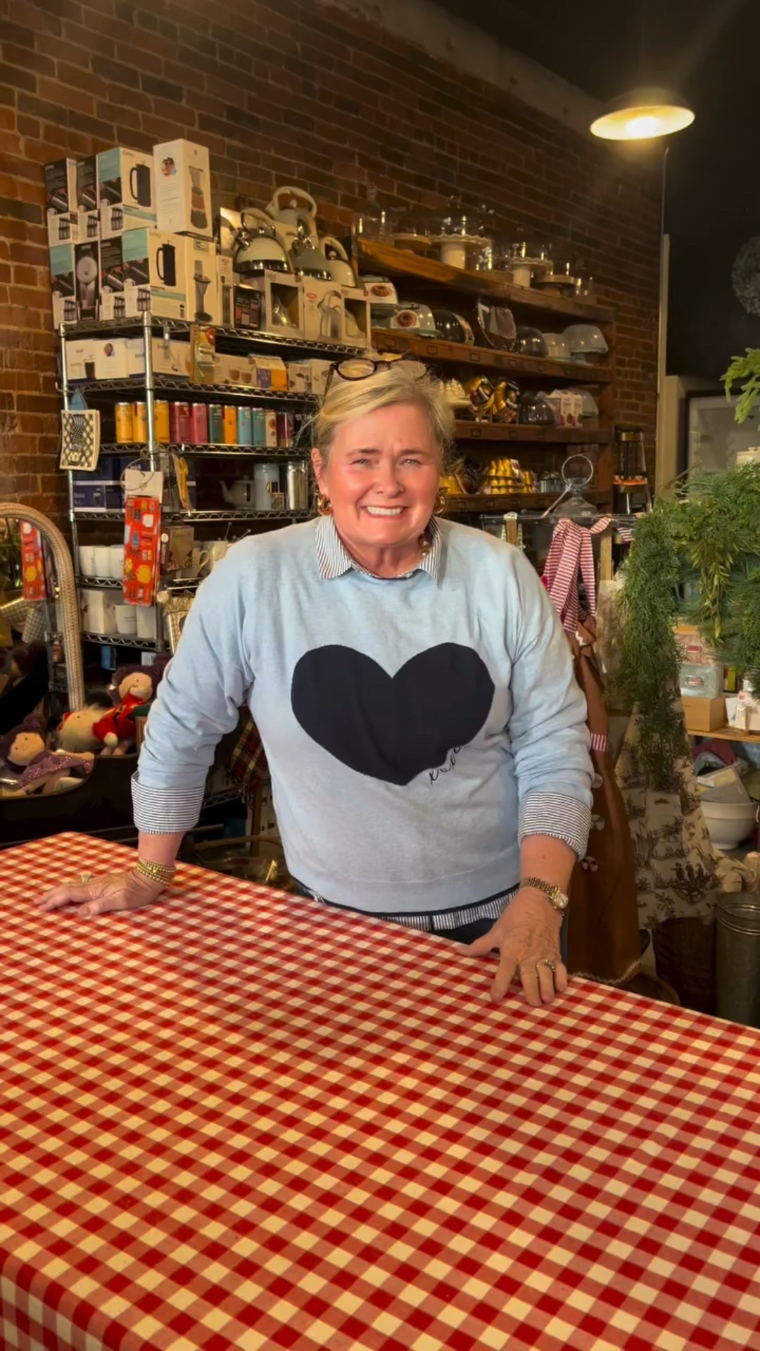 Sometimes your house can feel a little dull after all of the Christmas decor has been taken down! Jami has a solution for you! Follow the 3 P’s when decorating…POP of color, PATTERN, & PLANT! ❤️🪴

Lets us know if you try this! 

Comment LINK to receive a link to these items!