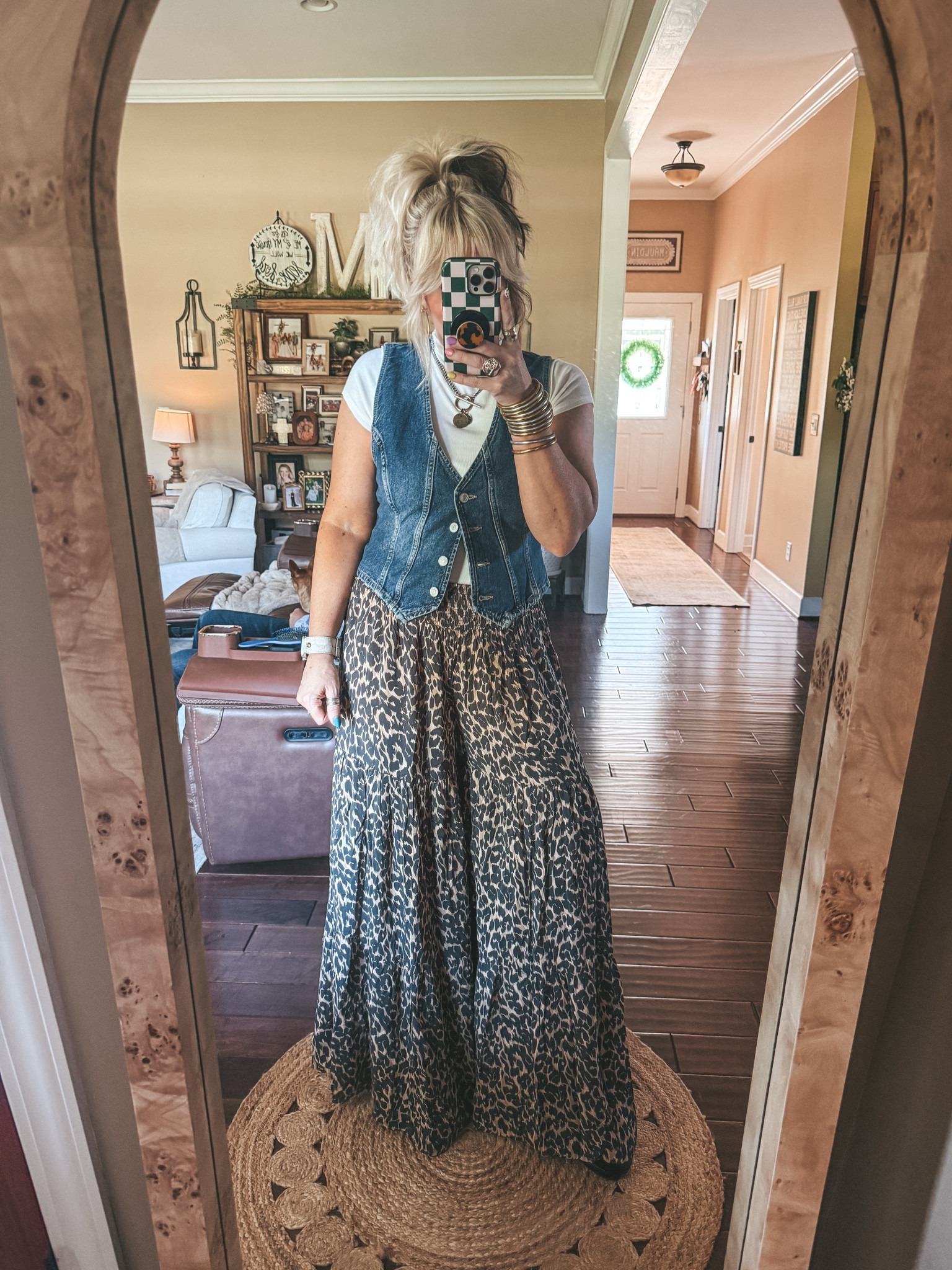 These pants are so GOOD!!! 👏🏼🥰
Pants M
Tee mock neck M
Vest older linked similar M
✨Necklace is @twistedsilver save w/ code MANDIE20 ( can’t link it here ) 

#LTKSaleAlert #LTKootd #LTKOver40