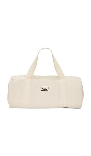 437 The Duffle Bag in Cream. | Revolve Clothing (Global)