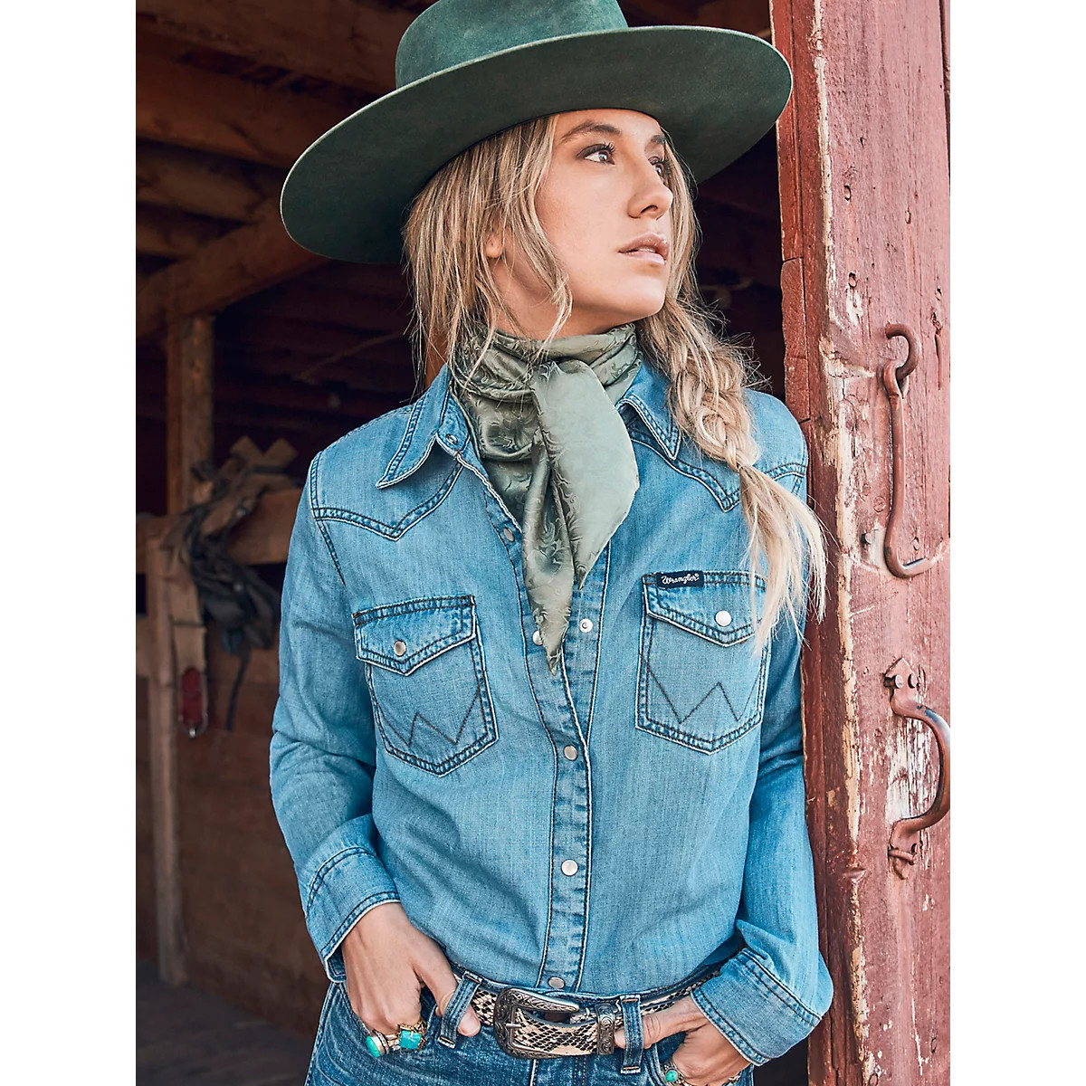 Women's Long Sleeve Western Snap Denim Shirt in Mid Denim | Wrangler