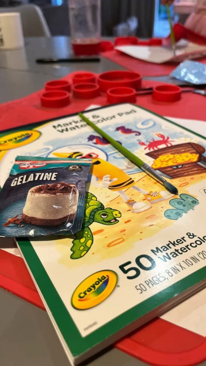 Sensory play:
Jello painting process art!

So easy and so fun! 

#sensoryplay #kidsactivities #kidsart