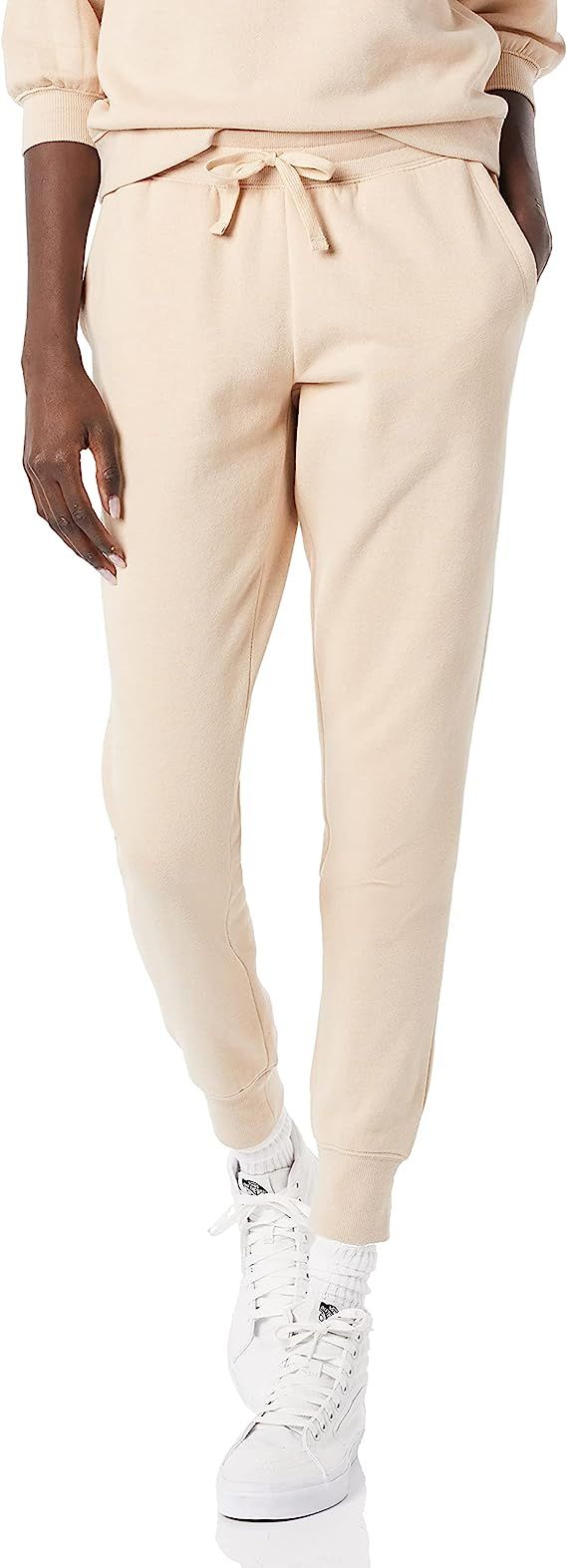 Amazon Essentials Women's Relaxed Fit Fleece Jogger Sweatpant (Available in Plus Size) | Amazon (US)