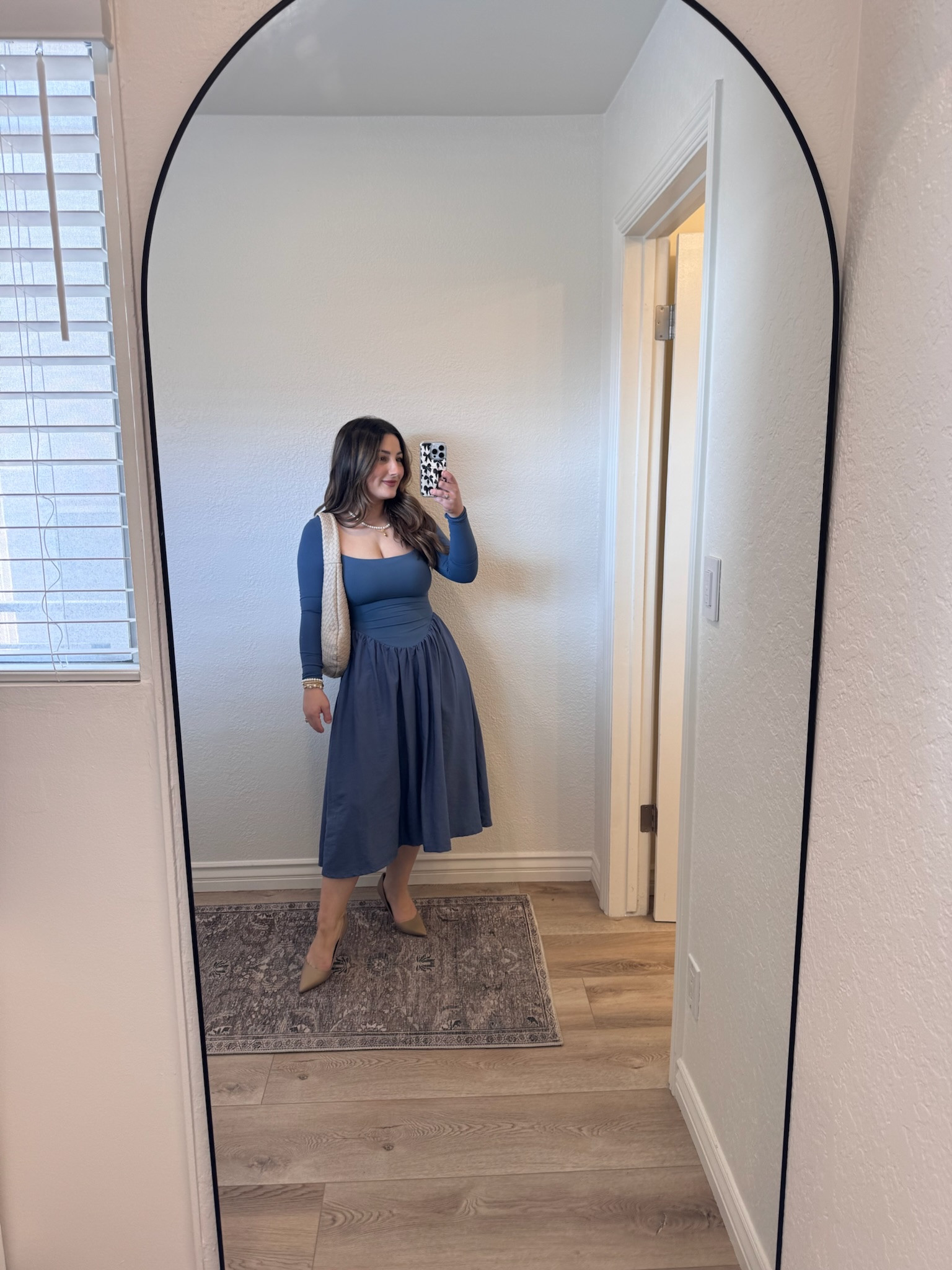 Gorgeous petite friendly dress from Amazon! 

Drop waist midi dress 
Size small 
Color blue
(5'0" 145lbs) 

Amazon finds 
Long sleeve dress 
Petite dress

#LTKStyleTip #LTKPetite #LTKFindsUnder50
