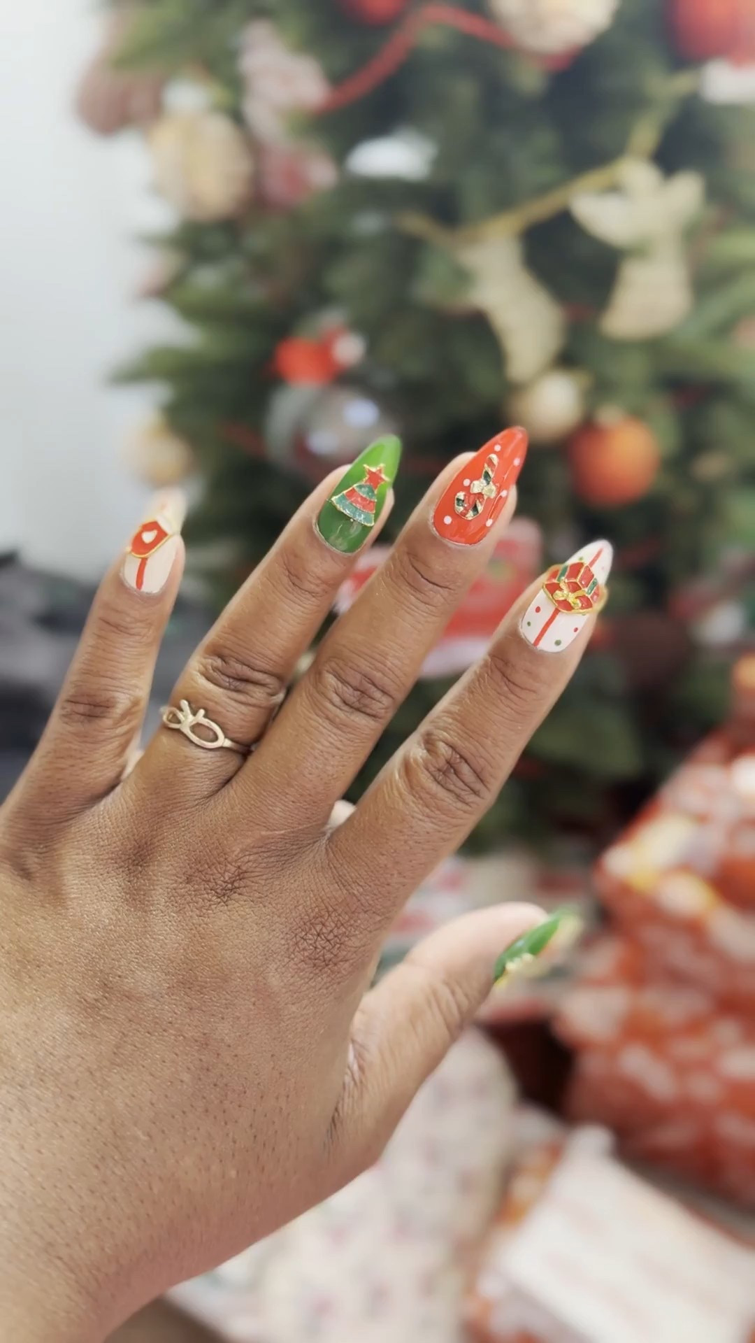 My LAST pair of Christmas nails 🎄💅✨
Ending the season strong — and don’t worry, I already linked ALL my favorite DIY nail tools, plus Valentine’s Day nails and early spring nail inspo so we’re staying cute straight into the new year.
Everything you need is linked on my LTK!

#christmasnails #nailgoals #diy­nails #pressonnails #nailtools #valentinesnails #springnails #beautyfinds #LTKbeauty #LTKfinds #LTKsale #shoppingfavorites #onlineshopping #nailinspo #ShoppingWithPriiincesss #Atlantamom #AtlantaCreator #Atlantacontentcreators

#LTKHoliday #LTKSaleAlert #LTKBeauty