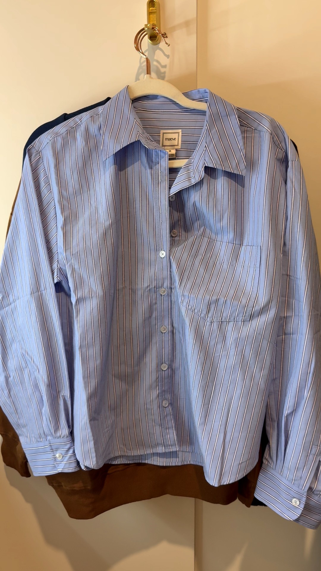 Style tip: the shrunken Bennet button down is a best seller for a reason. My clients have been loving this button down under sweaters and sweatshirts this season! It’s 30% off right now and comes in several color options. The sweatshirt runs oversized, but is so cute. Paired with leggings or jeans! 
Casual outfit ideas / style over 40 / cyber week sales 

#LTKCyberWeek #LTKSaleAlert #LTKGiftGuide