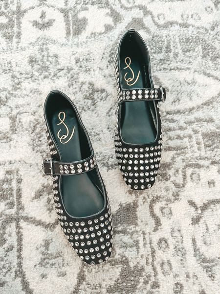 The cutest #rhinestone flats by #samedelman #bejeweled #maryjane

#LTKshoecrush #LTKHoliday