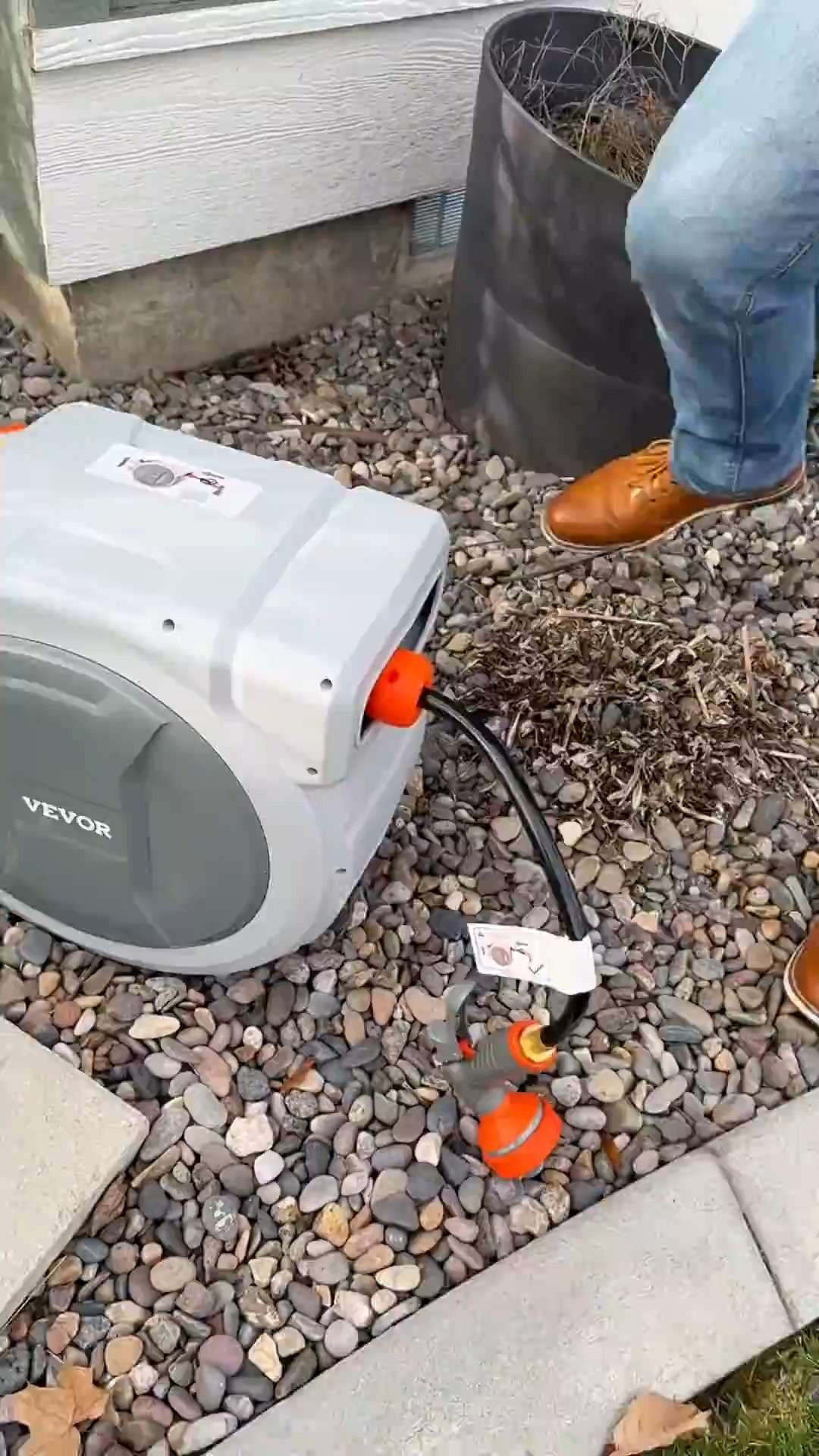 🌿 A retractable hose that makes yard work easier

 

 #LTKActive #LTKU #LTKHome