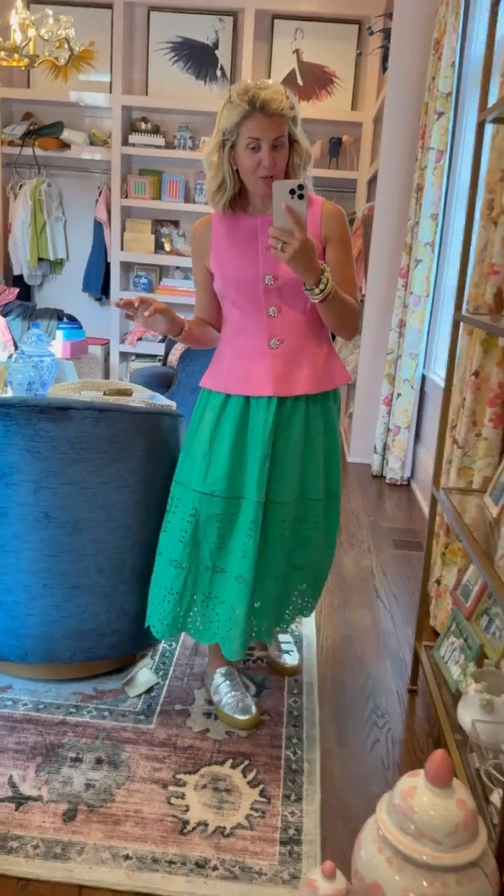 Can you even with this top and this skirt is now $30!!! 
Top - 2
Skirt - xs
Sneaker - 8 
CODES:
Boden - HHCX
Allie + Bess - Catherine20
Loopy - mixandmatchmadness