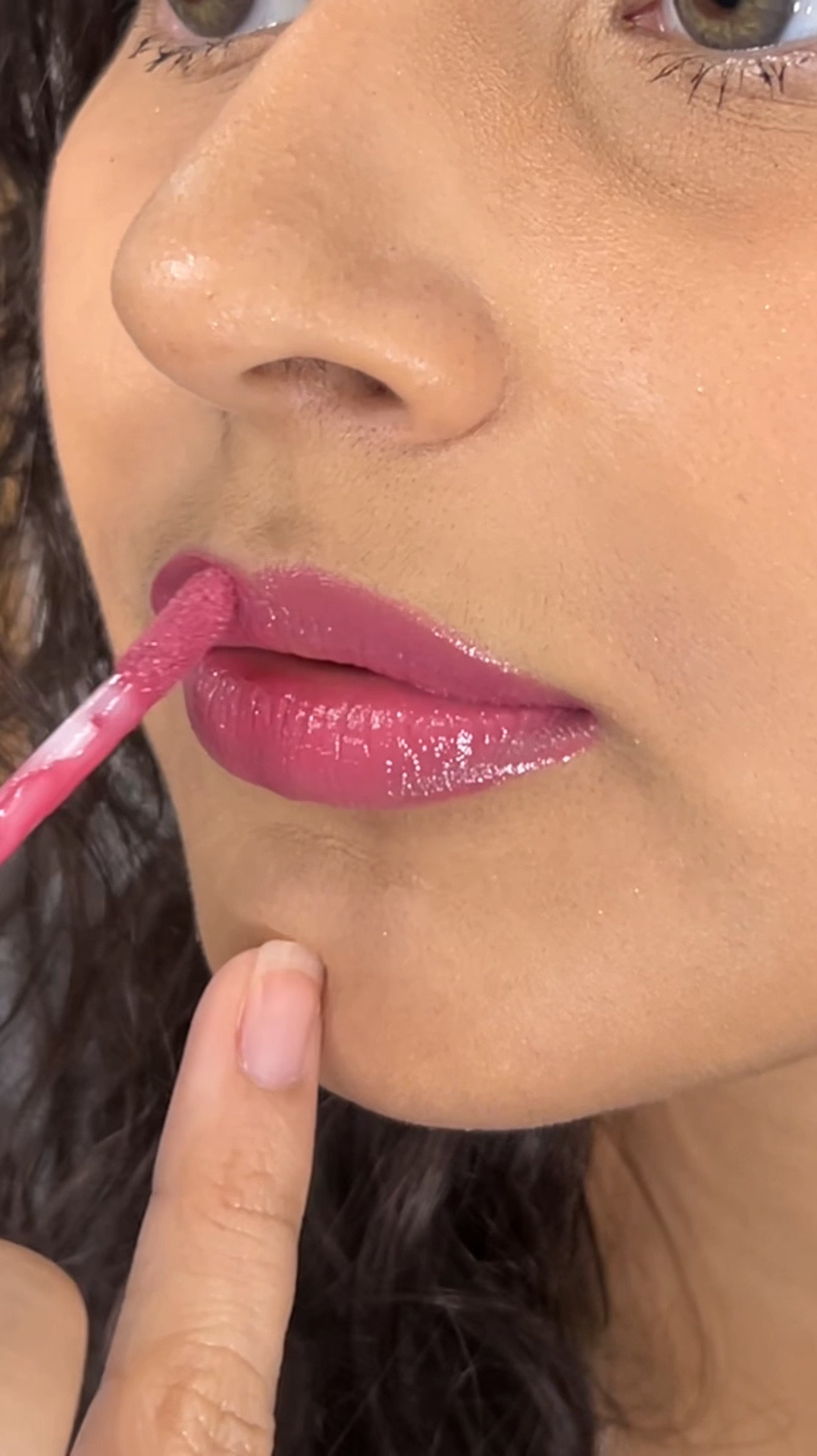 O lip combo acessível e perfeito 💖 
Gloss Bocão Lexa da #vult 
+ lápis de boca da Catrice Soft lips 03