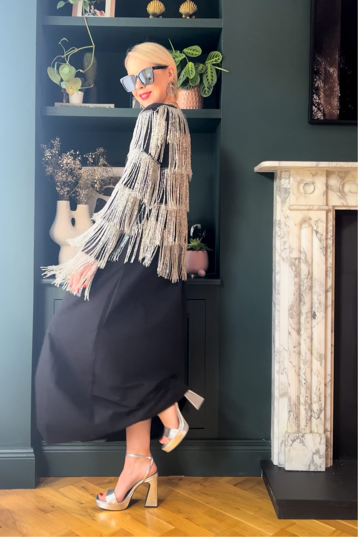 LBD ways to wear for autumn winter. This dress is a recent purchase and I know I’m going to get so much wear out of it! Styling it 3 ways to show how versatile a black maxi dress can be for all seasons. Which outfit is your fav? Hit me up below if you want any outfit deets. 

Everyday outfit ideas | everyday fashion | style tips | outfit looks | autumn fashion | colourful style

#littleblackdress #maxidress #outfitinspiration #everydaystyle #dresstoimpress #fitcheck