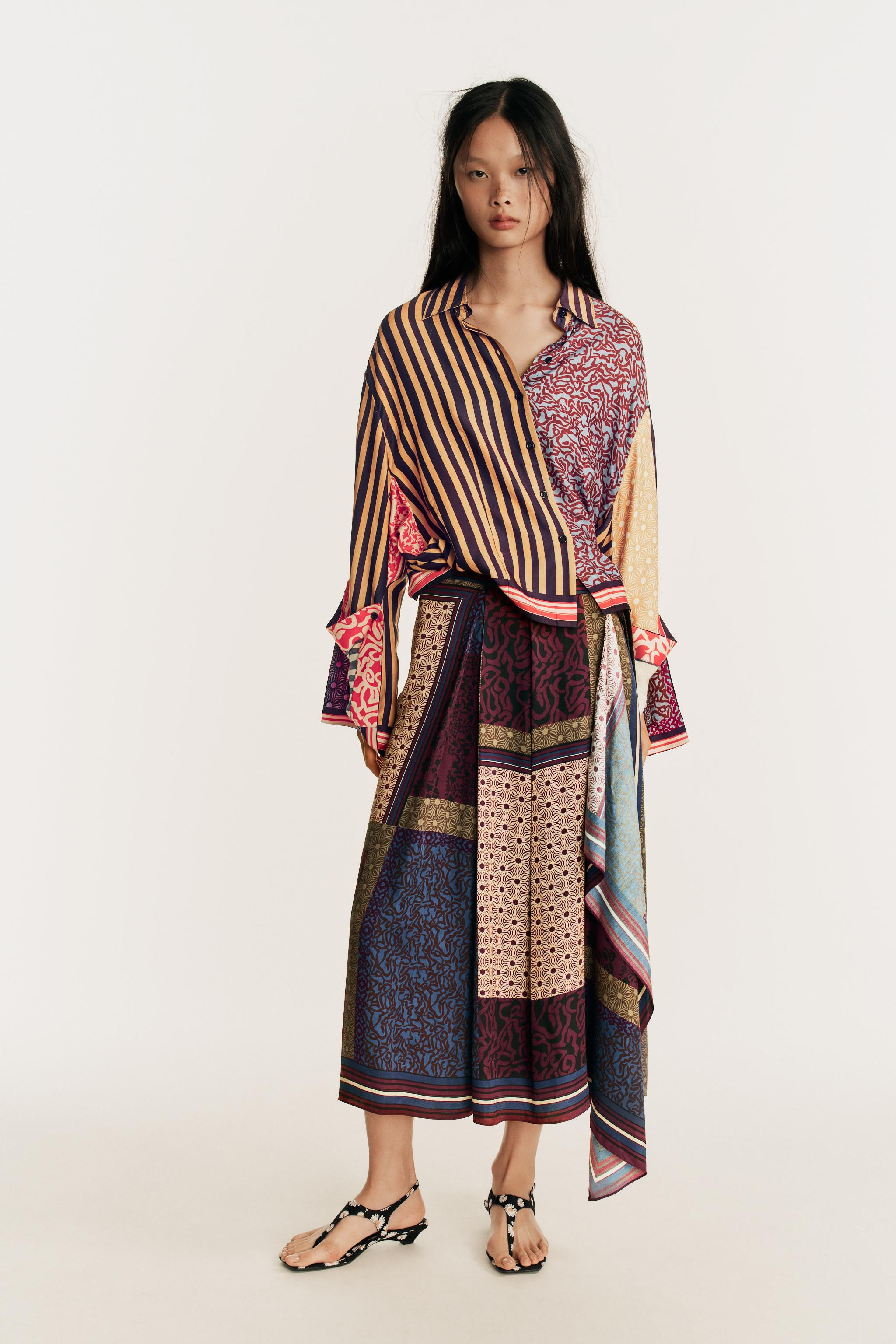 Midi skirt crafted from 100% viscose. Mid-waist. Back slit detail. Wrap fastening with button and... | Zara IT