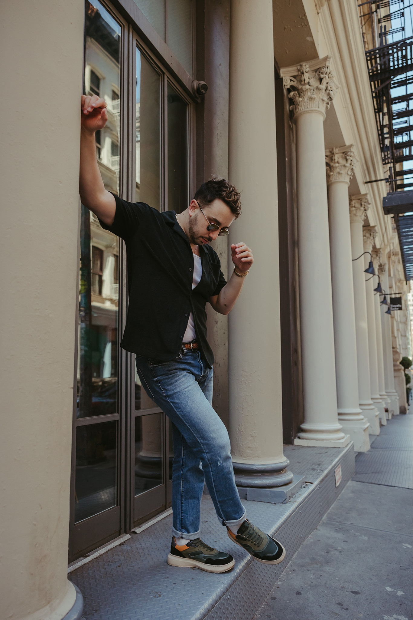 Raise your hand if you’re a reformed skinny jeans wearer 🙋🏻‍♂️. I wouldn’t even look at straight fit pant.

Oh if 2012 David could see me now.

Ultimately, rather than keeping up with a trend, your personal style should focus on how you feel in your clothes right now. That’s why it’s allowed to change and evolve as you do.

Comparing yourself or your current style to and old version of yourself can make you feel stuck. We stunt our own progress with that kind of comparison!

It may be simple, but I feel better in the @express straight denim now than I do in skinny jeans. There’s good volume without getting too loose. #ExpressPartner #ExpressYou #ltkit

#LTKunder100 #LTKmens #LTKstyletip