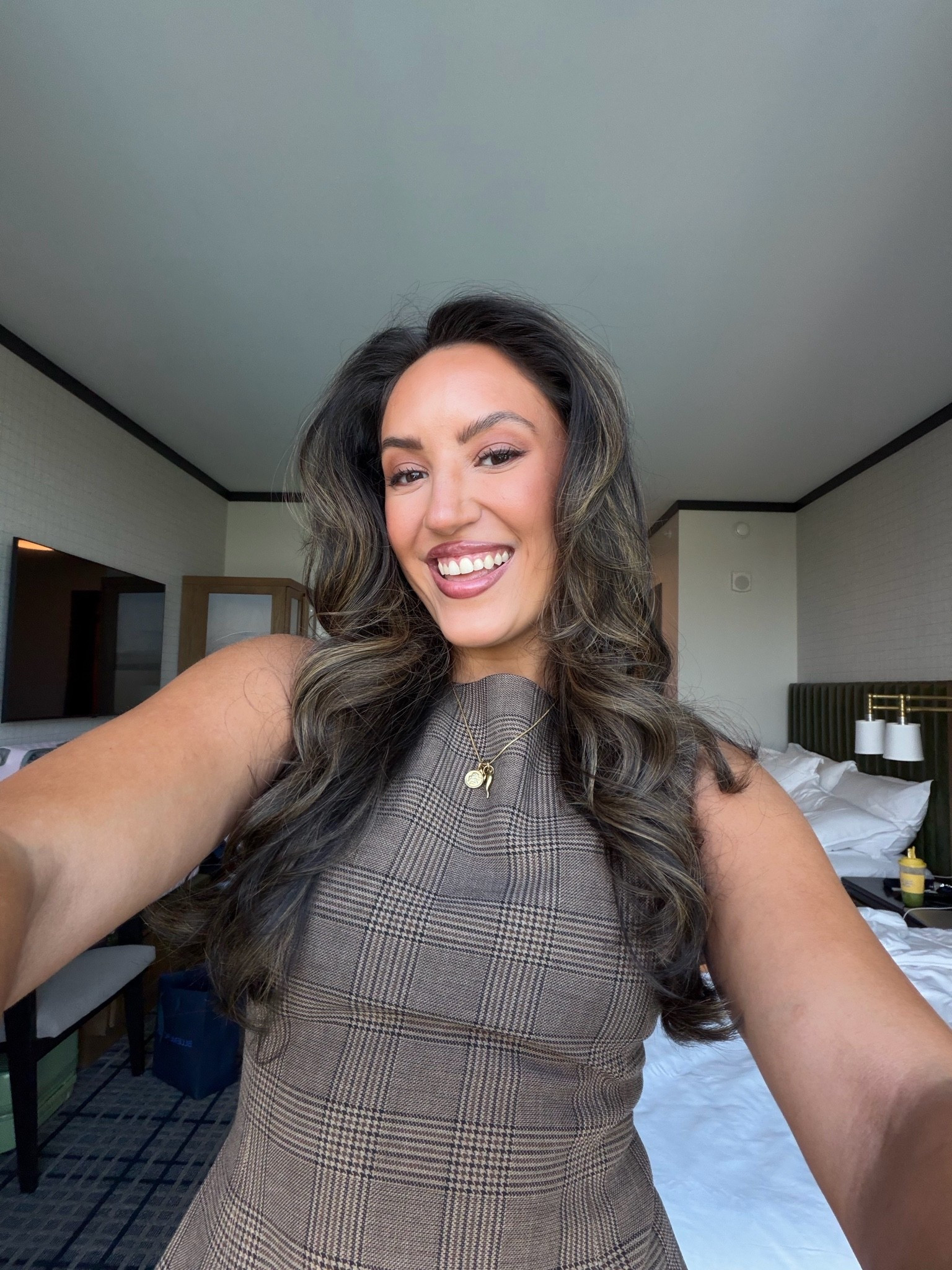 How I did my blowout today! Plus what Im wearing for ltk con day 1!

In size 4 top

#LTKCon #LTKootd #LTKBeauty