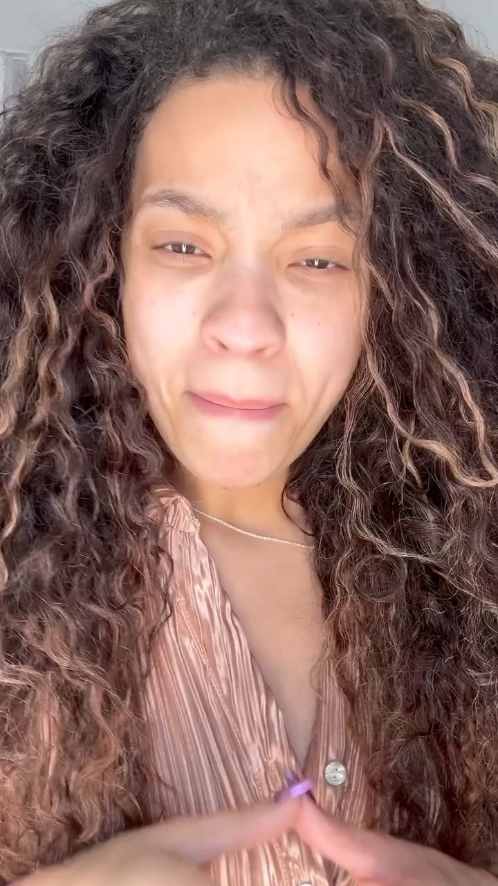 🍉 Chegou a hora de lavar o cabelo né minha amiga! E pra isso eu usei o shampoo e condicionador kids melancia 🍉 da @salonlinebrasil . O shampoo pode ser usado no corpo e nos cabelos e o condicionador tbm é creme pra pentear. Perfeito né. Vcs usariam? 

 #LTKbrasil