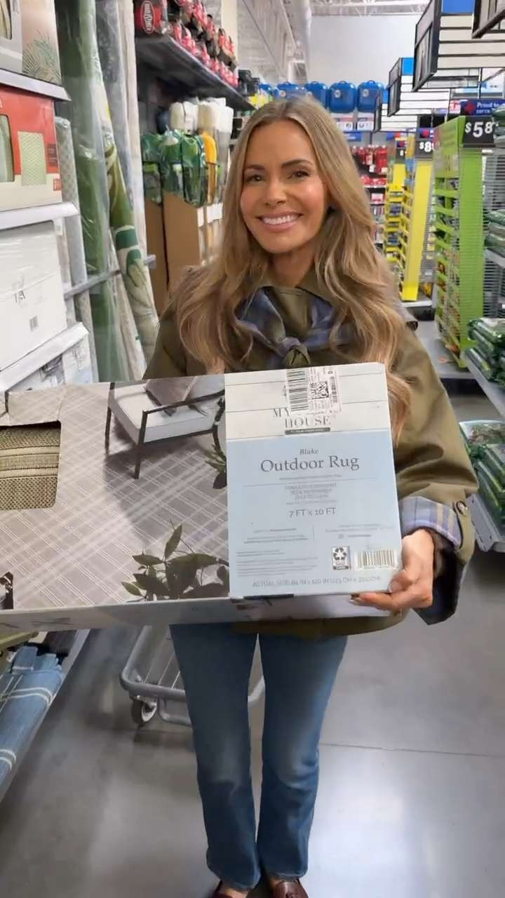 Just a little dining room refresh with one of our amazing outdoor rugs!  

 #LTKSeasonal #LTKHome