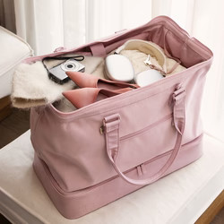 The Carry-On Roller 
                in Glossy Black | BÉIS Travel