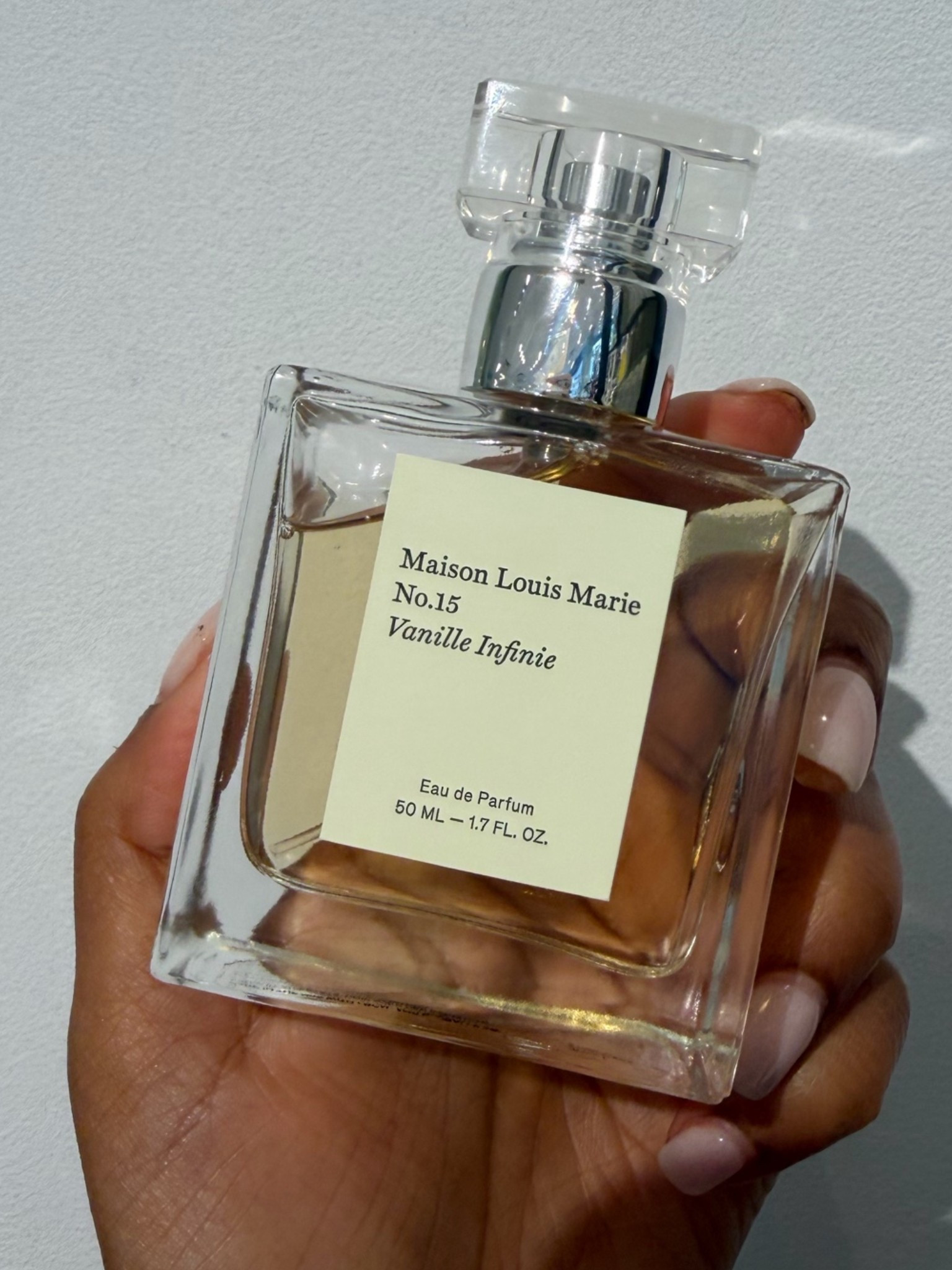 If someone told me they wanted one easy vanilla that isn’t too sweet, works year-round, layers with almost everything, and doesn’t break the bank, Vanille Infinie would be near the top of the list.