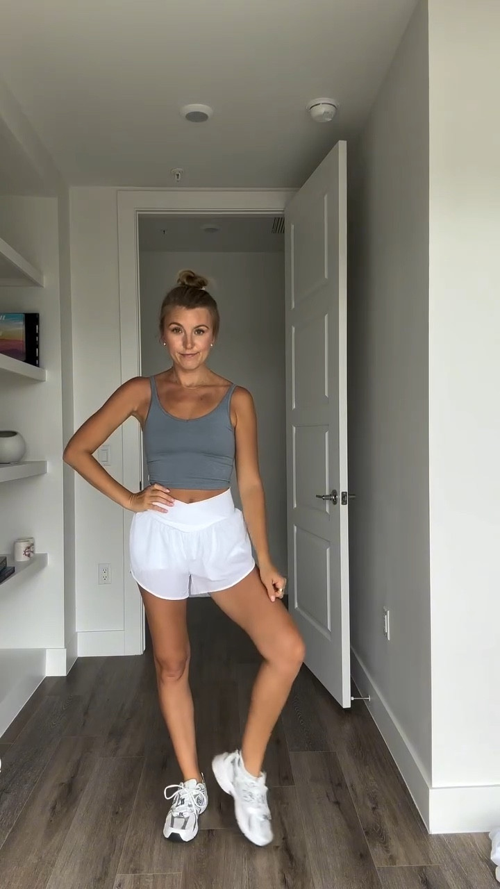 PERFECT running shorts from @tarse_official 🏃‍♀️has a back pocket for phone/cards which is an absolute necessity. Comment shorts for the link 

Top: vuori 
Shoes : new balance 530 sneakers 

Spring fashion ideas / spring outfits / spring workout clothes / workout clothes / running shorts / athletic shorts / affordable running shorts / Lulu doops / lululemon / alo yoga / athleisure wear / mid 20s fashion

#runningshorts #springoutfitideas #luluinspired