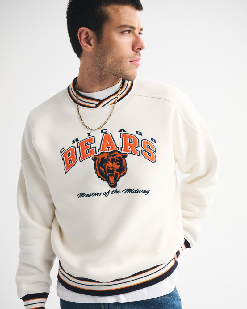 Men's Chicago Bears Graphic Crew Sweatshirt | Men's Tops | Abercrombie.com | Abercrombie & Fitch (US)