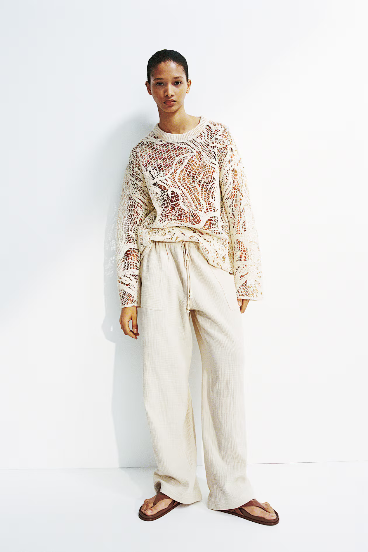 Muslin pull-on trousers - Regular waist - Long - Light beige - Ladies | H&M GB | H&M (UK, MY, IN, SG, PH, TW, HK)