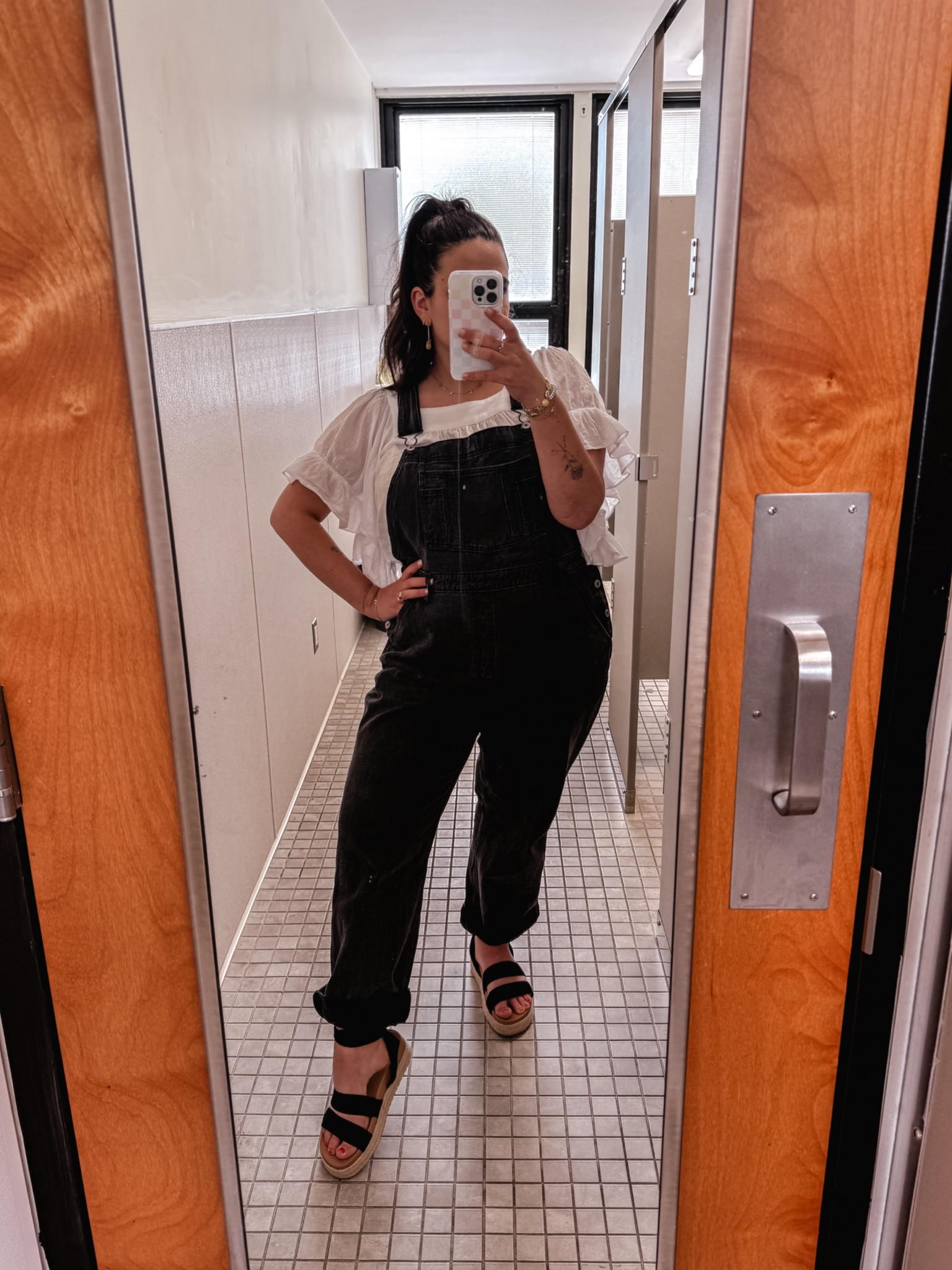 Teacher ootd 🤍🖤

Top is old but similar linked below 🫶🏻

#LTKStyleTip #LTKMidsize #LTKxMadewell