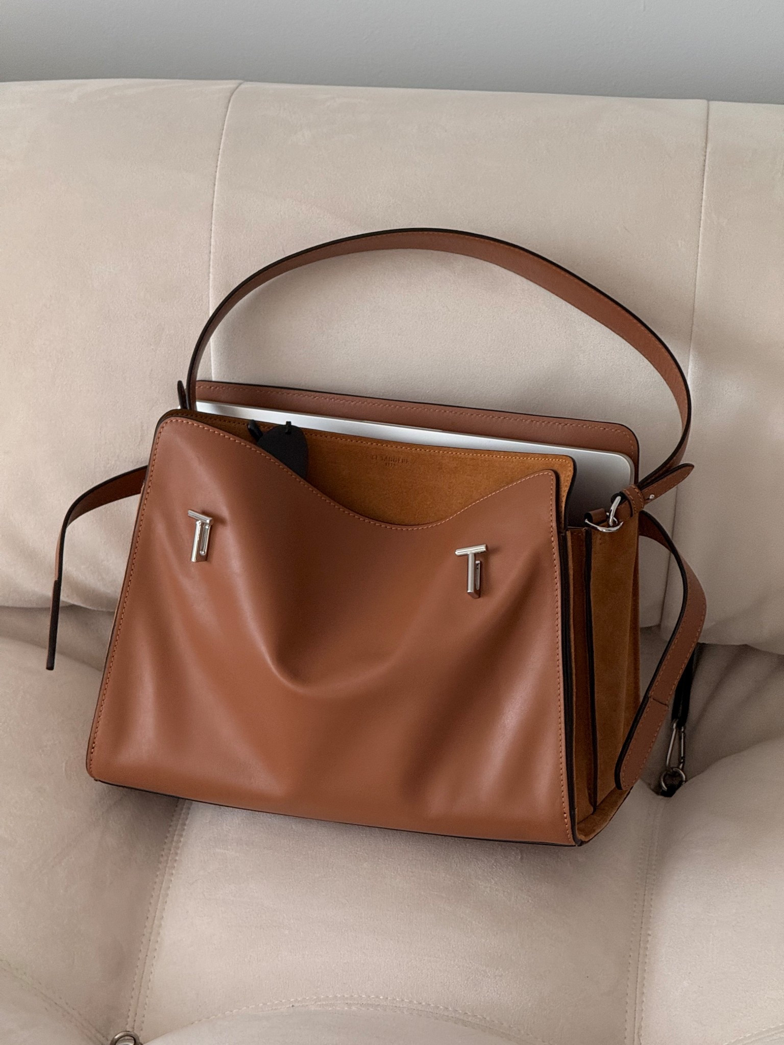 Fits my 13inch MacBook 🤎 perfect it bag with highest craftsmanship 

#LTKStyleTip #LTKItBag #LTKWorkwear
