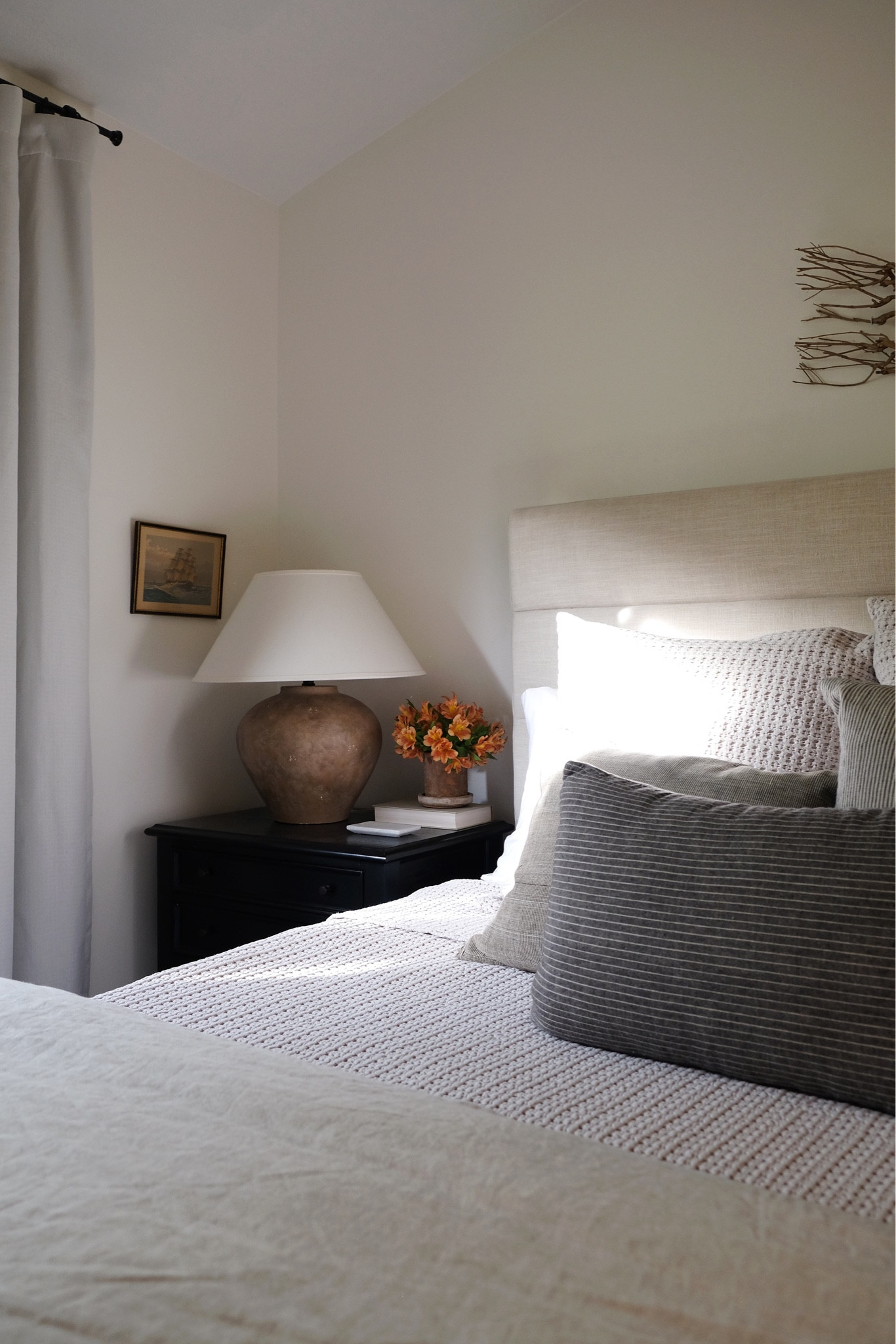 Guest bedroom and nightstand decor 

#LTKhome