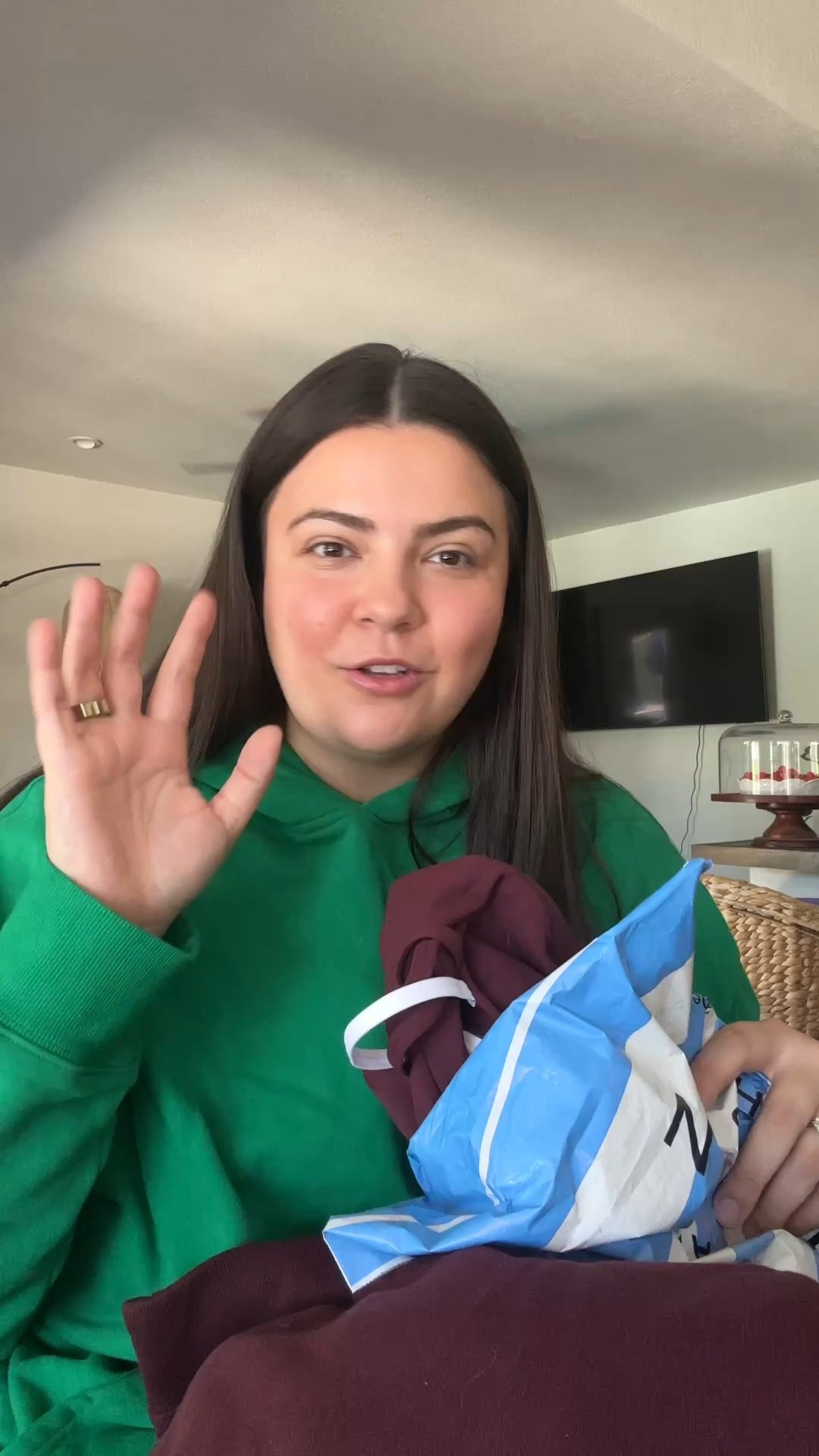 A true “add the whole outfit to cart” moment 🤭 @abercrombie workout sets are unbeatable in terms of quality and price! I had this set in navy but saw they just released it in a pretty burgundy color (which is in my deep winter palette 😎) and grabbed it during their last sale!!! #abercrombiehaul #salefinds #fallfashion #workoutset 

#LTKSaleAlert #LTKSeasonal #LTKPlusSize