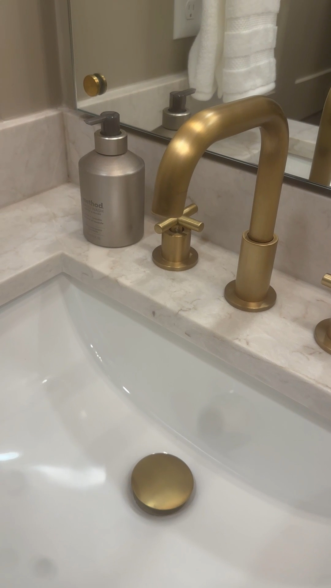 Details ✨
All brass is not created equal! The key is finding the perfect tone to achieve an expensive/high end look 

#LTKHome