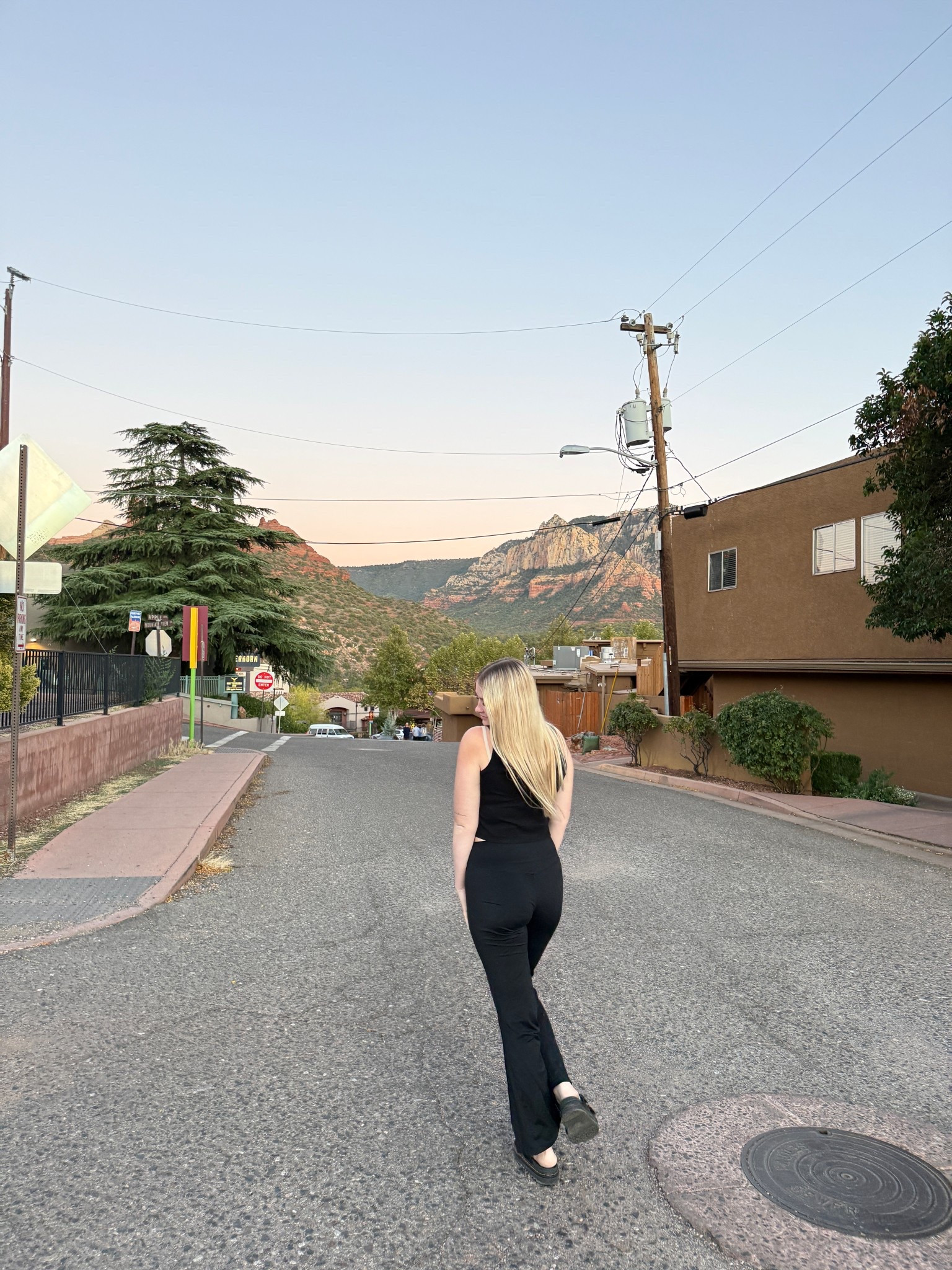 the perfect outfit to explore Sedona from hiking to shopping 🖤