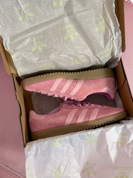 Got these super cute pink Adidas off of END in a size 5 men’s (7 women’s) 

#LTKshoecrush #LTKMostLoved #LTKstyletip