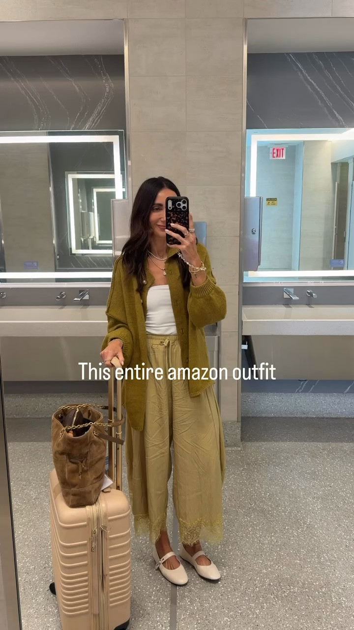 Cute and feminine travel outfit, cardi and pants size S.