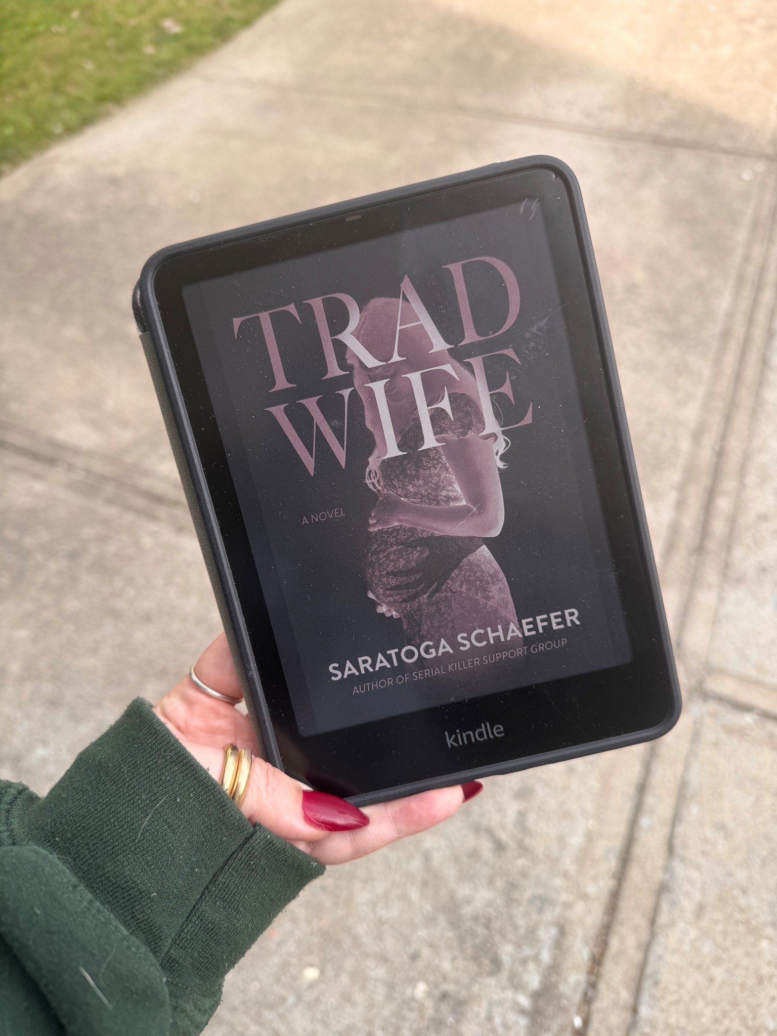 Currently 📖 reading 

#LTKmomlife #LTKstorytime #LTKHome
