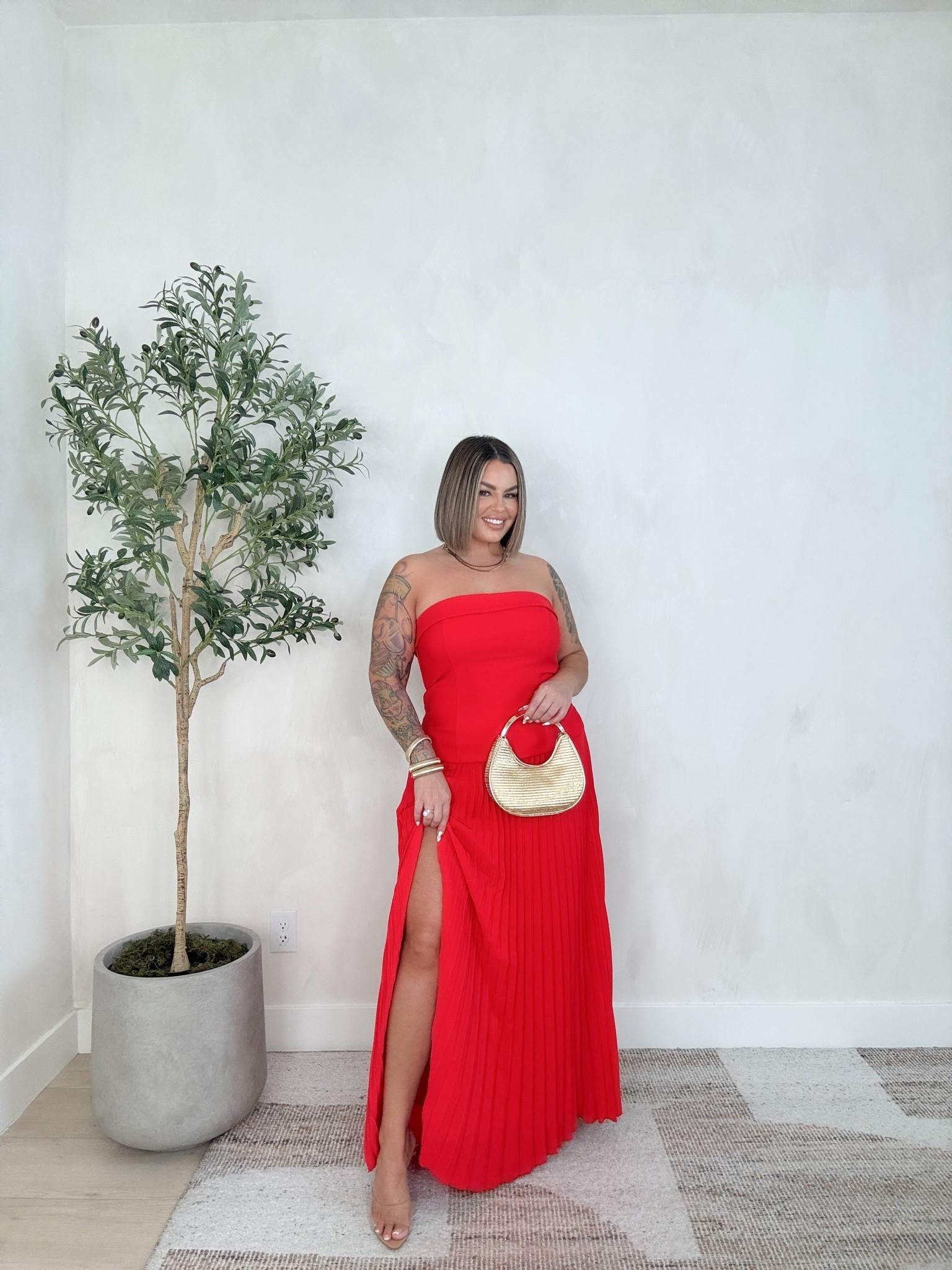 Beautiful wedding guest set. You can also mix and match these items with other things in your close too which I love. 

Grab it now for your summer weddings while the sale is going on. Use my stackable code AFSUMMER to save extra $$$ 

Size L long in the skirt 
And L in the top it’s bra free too 👍