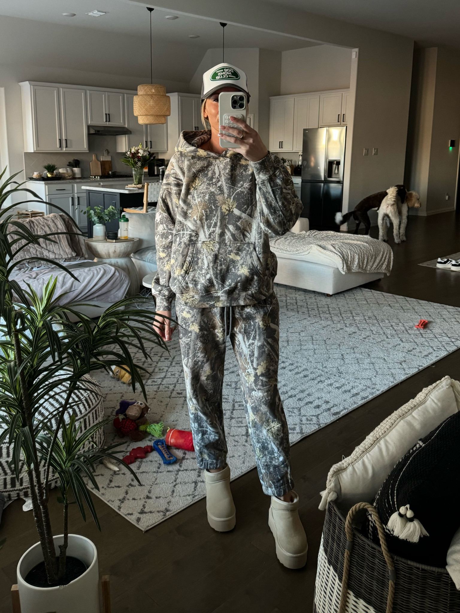 Comfiest camo set!!
XS pants & swestshirt