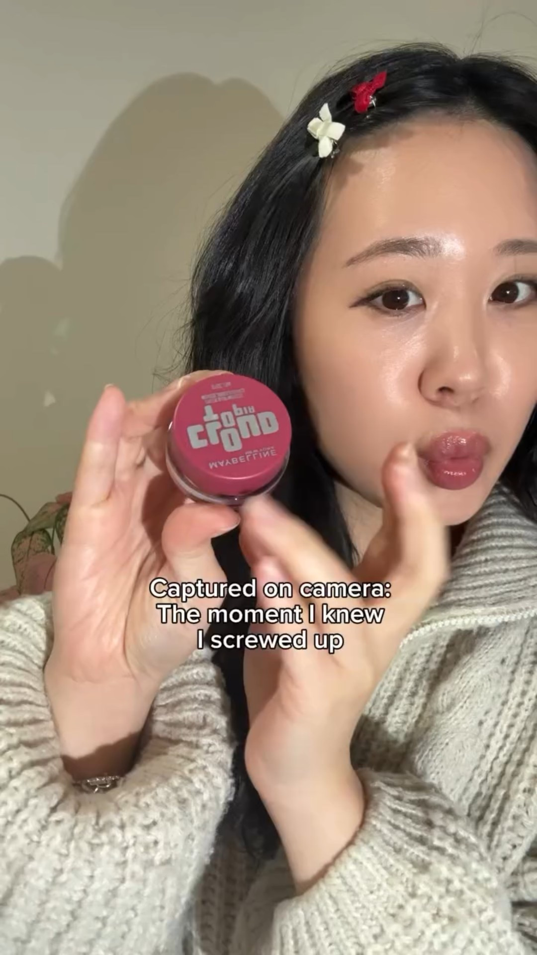 Ok even iiiii someone with #blushblindness couldn’t handle the pigment 😂 but wow the cloud topia mousse blush from @maybelline is so good!!! (Using twilight berry here) Only use a pindrop amount loll 

#maybelline #cloudtopia #blush #howtofixblush